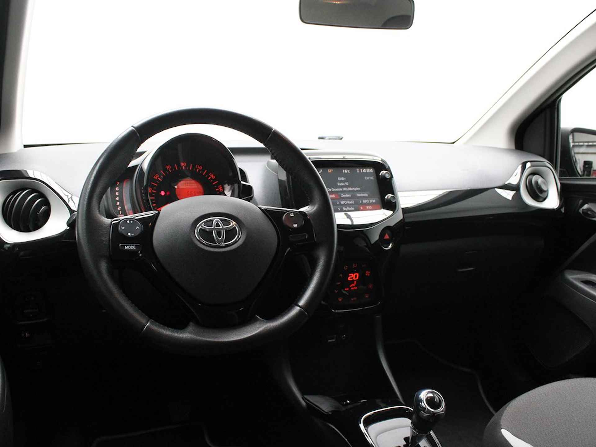 Toyota Aygo 1.0 VVT-i x-clusiv Automaat, Camera, Navigatie, Keyless - 9/21