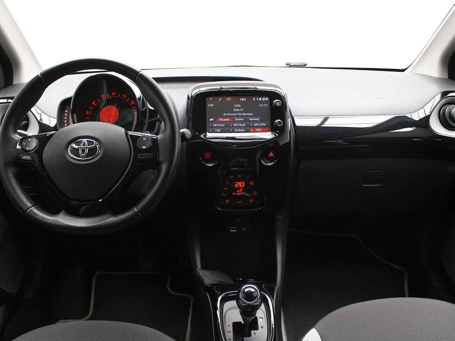 Toyota Aygo 1.0 VVT-i x-clusiv Automaat, Camera, Navigatie, Keyless - 10/21