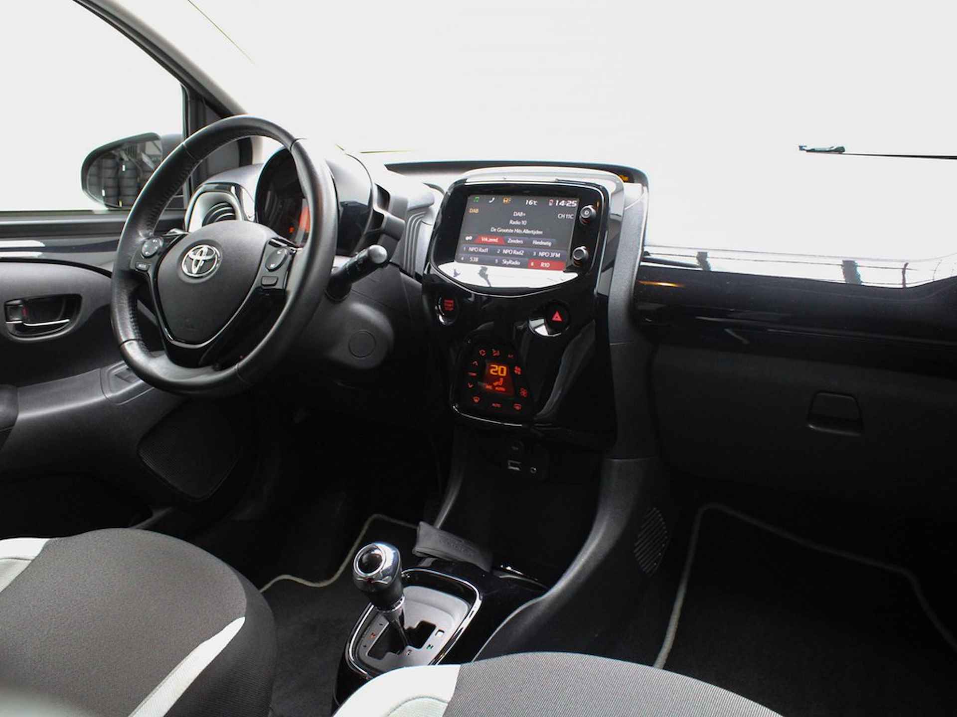 Toyota Aygo 1.0 VVT-i x-clusiv Automaat, Camera, Navigatie, Keyless - 11/21