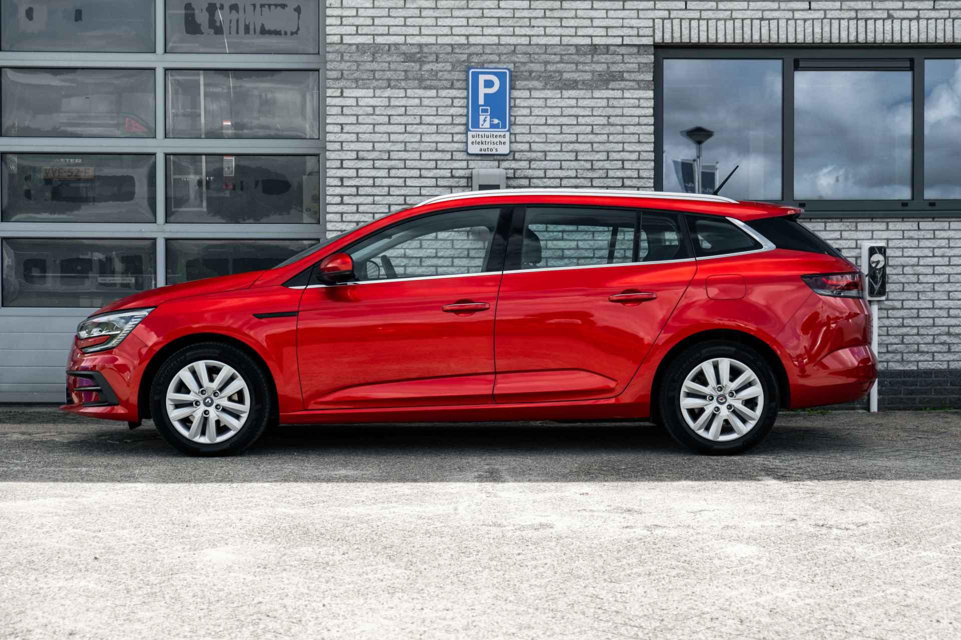 Renault Mégane Estate 1.6 E-Tech Plug-In Hybrid 160 PK Intens | PHEV | automaat | Stuur-en stoelverwarming | incl. Bovag rijklaarpakket met 12 maanden garantie | - 5/51