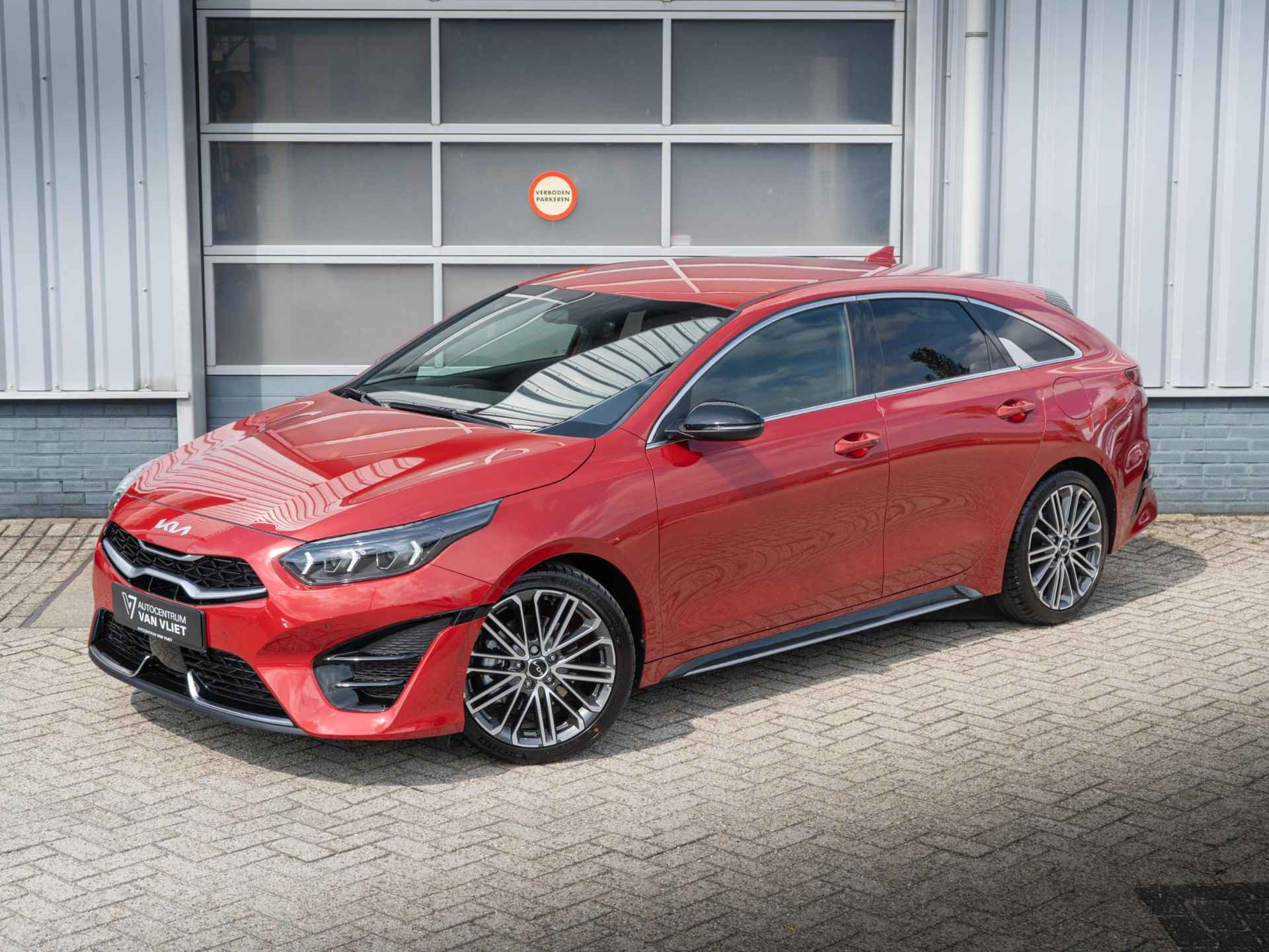 Kia ProCeed 1.5 T-GDi GT-PlusLine | NIEUWE AUTO SNEL RIJDEN !| Stoelverwarming | Navigatie | Achteruit rijcamera | - 2/37