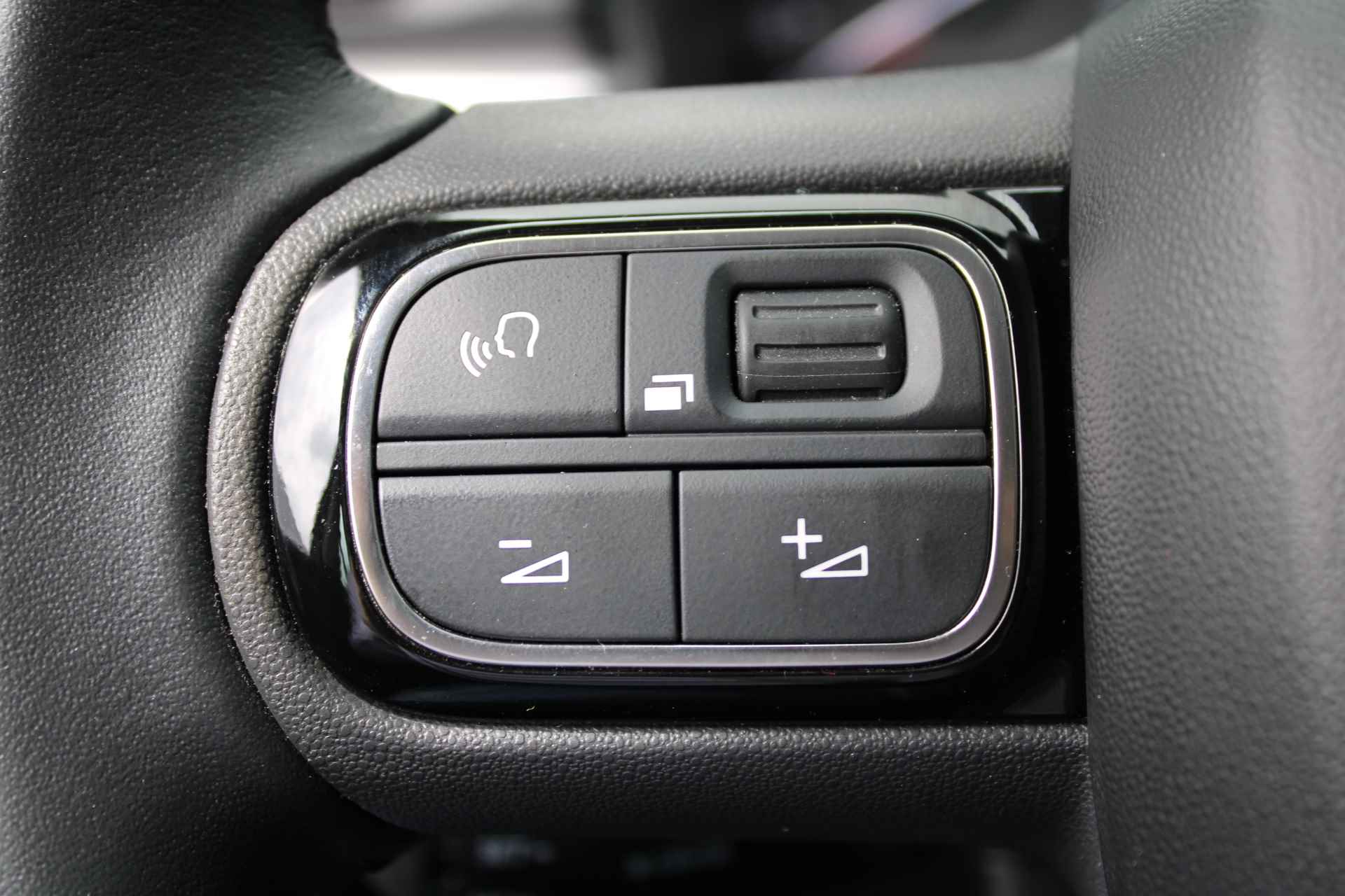 Citroën C3 C3 1.2 110pk Shine | LED KOPLAMPEN | PDC | CARPLAY/ANDROID AUTO | NAVI | CLIMATE CONTROL | CRUISE | - 24/34