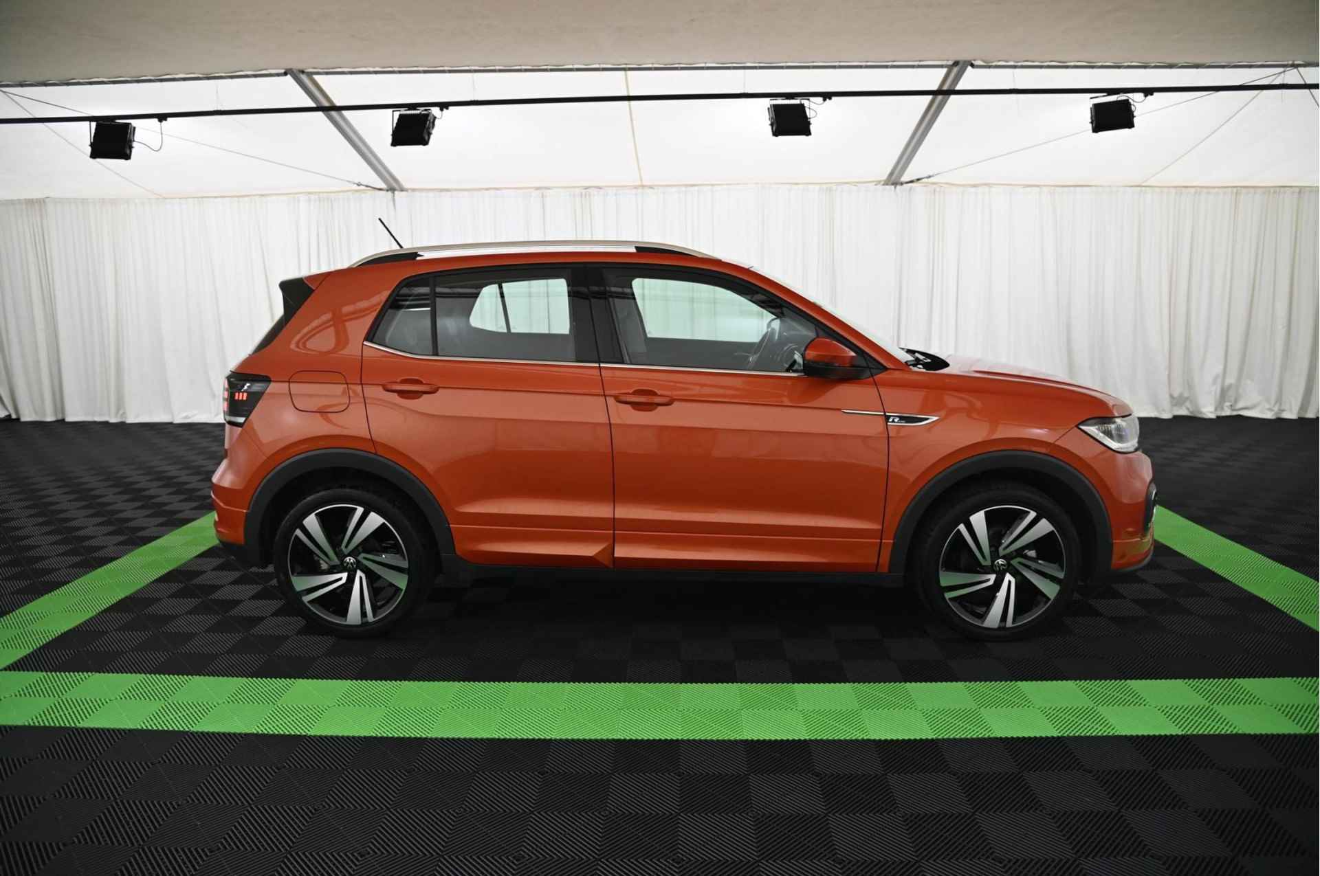 Volkswagen T-Cross 1.0 TSI R-LINE AUTOMAAT Dodehoeksensoren | Camera | Navi | Keyless - 9/27