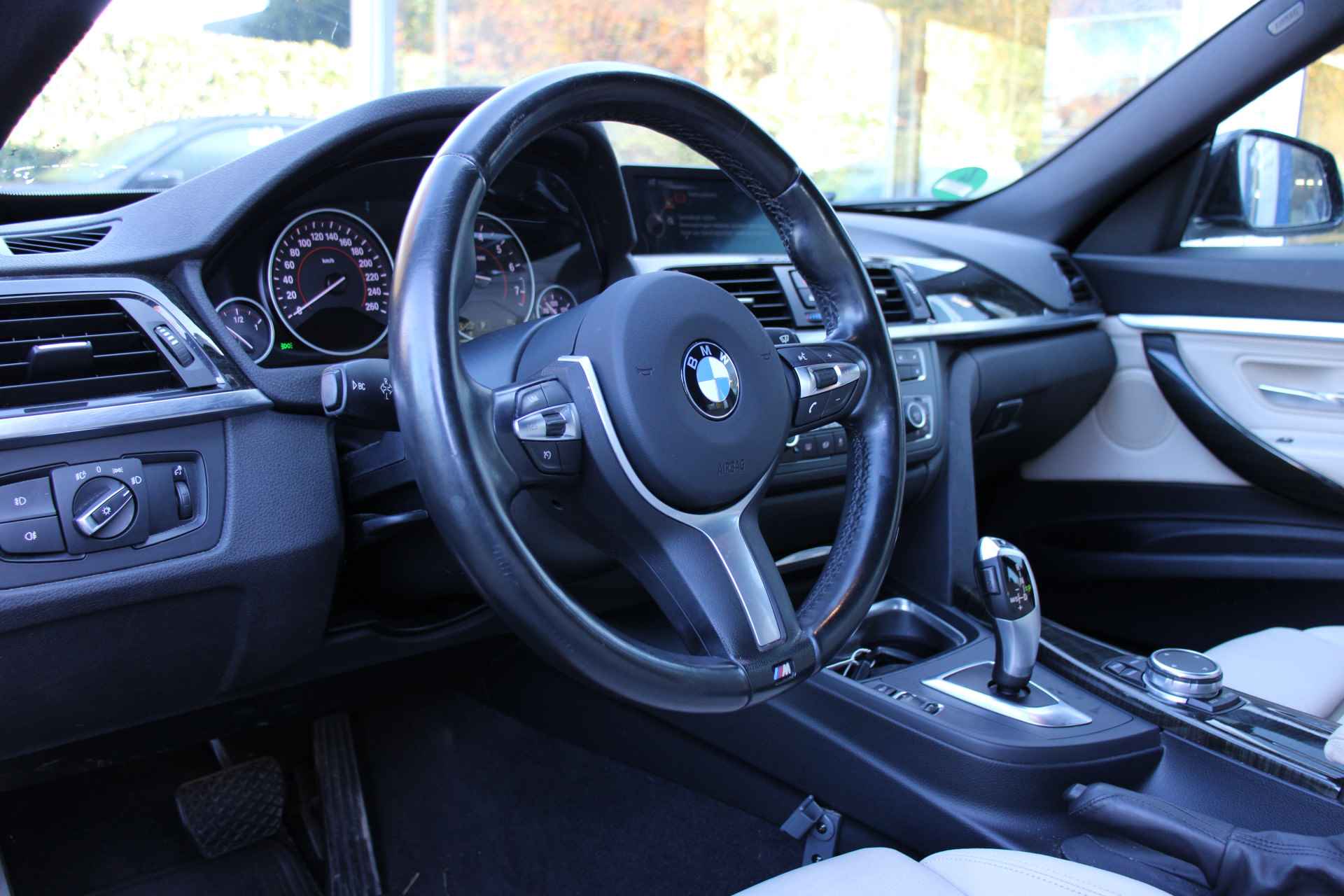 BMW 3-serie GT 328i HIGH EXECUTIVE | NL-AUTO! | ELEKT. LEDEREN SPORTSTOELEN | NAVI-PROF | CLIMA | STOELVERWARMING | CRUISE | ELEKT. ACHTERKLEP - 4/45