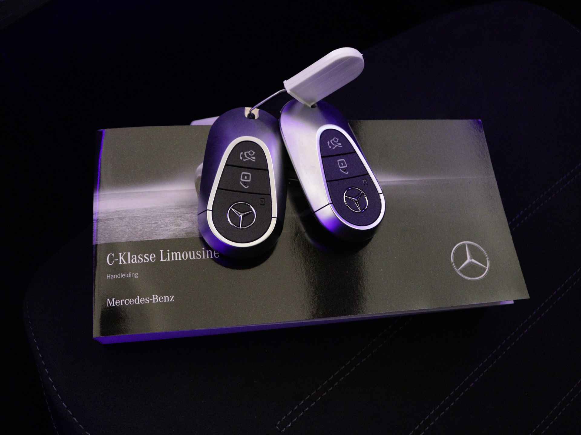 Mercedes-Benz C-Klasse 200 AMG Line | Nightpakket | Memorypakket | Parkeerpakket met 360°-camera | Head-up display | Premium sfeerverlichting | DIGITAL LIGHT | USB-pakket | Panoramaschuifdak | - 11/39