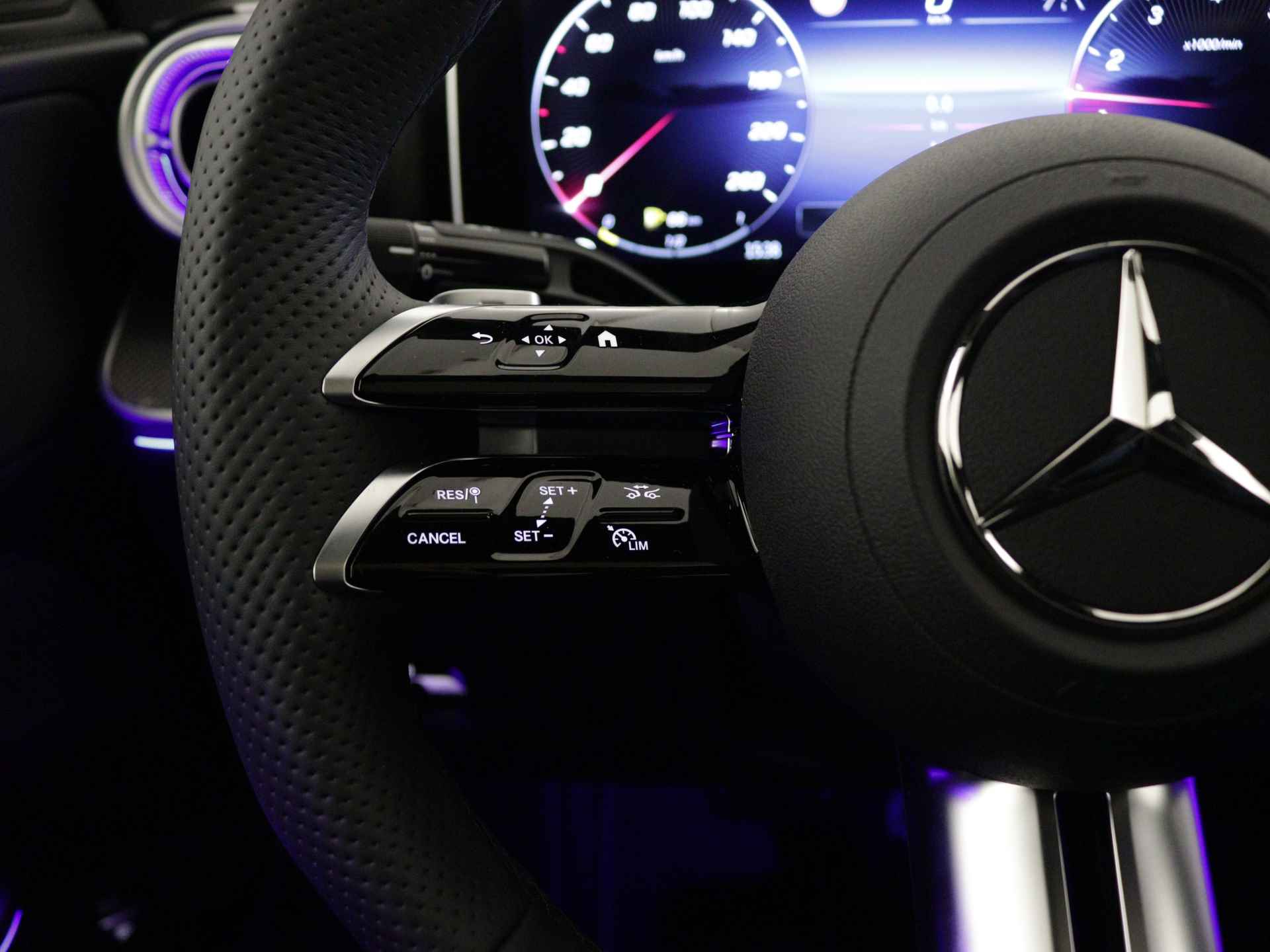 Mercedes-Benz C-Klasse 200 AMG Line | Nightpakket | Memorypakket | Parkeerpakket met 360°-camera | Head-up display | Premium sfeerverlichting | DIGITAL LIGHT | USB-pakket | Panoramaschuifdak | - 18/39
