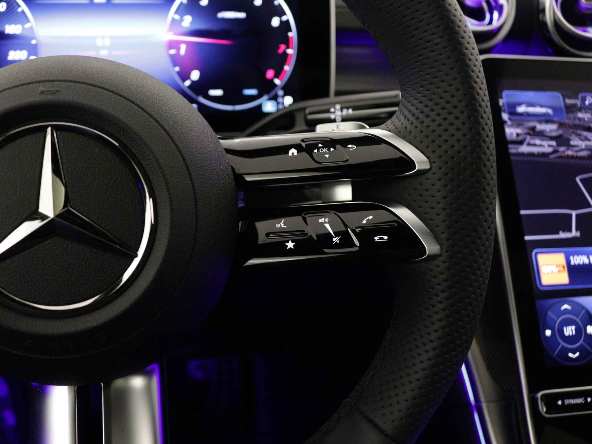 Mercedes-Benz C-Klasse 200 AMG Line | Nightpakket | Memorypakket | Parkeerpakket met 360°-camera | Head-up display | Premium sfeerverlichting | DIGITAL LIGHT | USB-pakket | Panoramaschuifdak | - 19/39