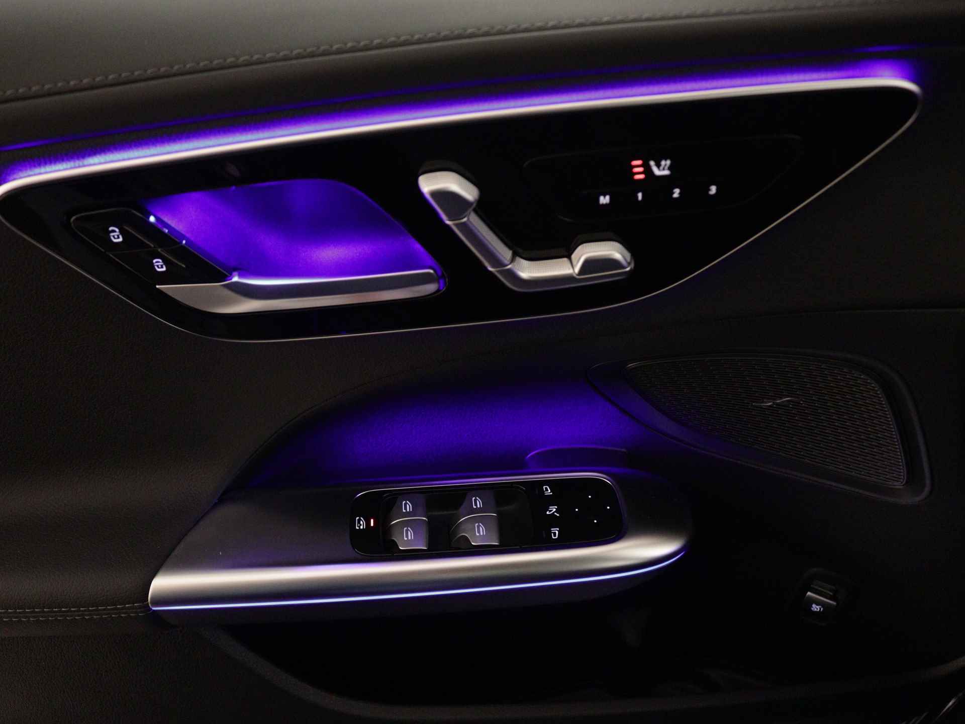 Mercedes-Benz C-Klasse 200 AMG Line | Nightpakket | Memorypakket | Parkeerpakket met 360°-camera | Head-up display | Premium sfeerverlichting | DIGITAL LIGHT | USB-pakket | Panoramaschuifdak | - 27/39