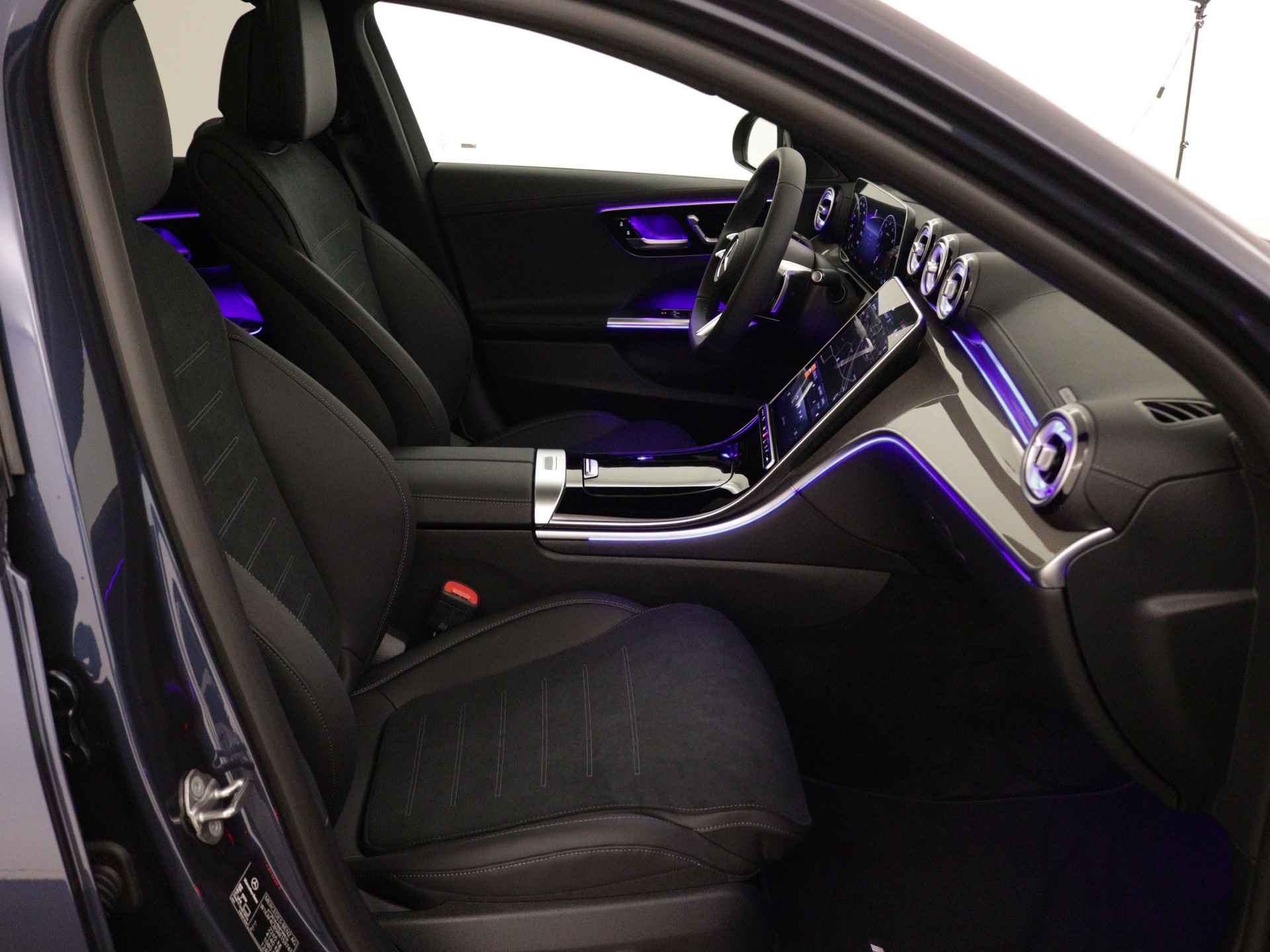 Mercedes-Benz C-Klasse 200 AMG Line | Nightpakket | Memorypakket | Parkeerpakket met 360°-camera | Head-up display | Premium sfeerverlichting | DIGITAL LIGHT | USB-pakket | Panoramaschuifdak | - 31/39