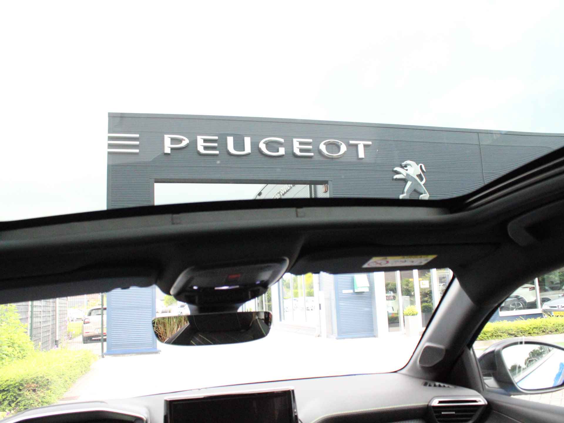 Peugeot e-208 EV GT 51 kWh 156PK (WLTP 410km) € 2.000,- subsidie mogelijk GT Alcantara Bekleding, El. stoel met massage, Panoramadak, Rondom View Camera - 58/64