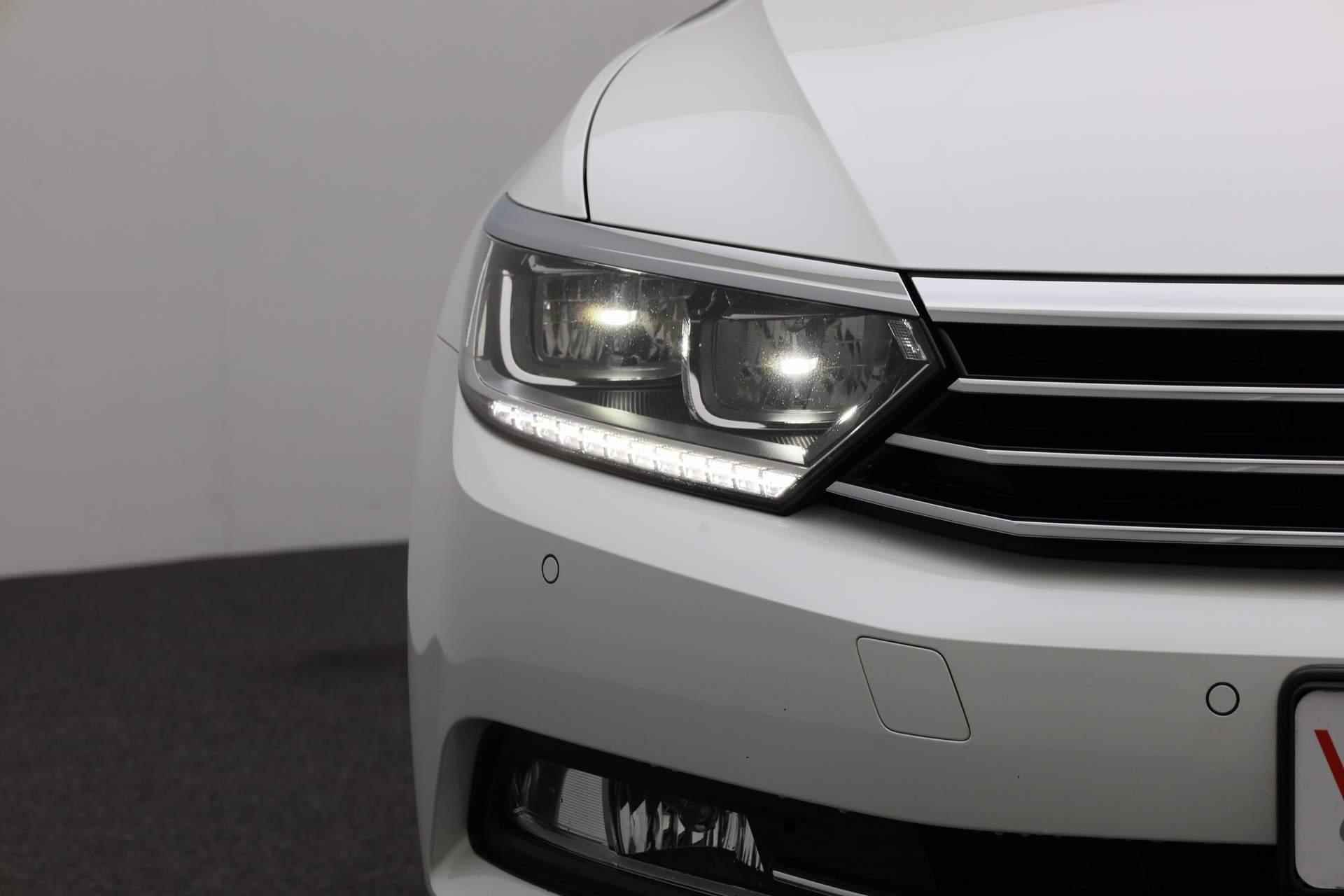 Volkswagen Passat Variant 1.4 TSI 150PK ACT Highline - Origineel NL | Pano | Navi | Leder/alcantara | ACC | Clima | 17 inch - 13/39