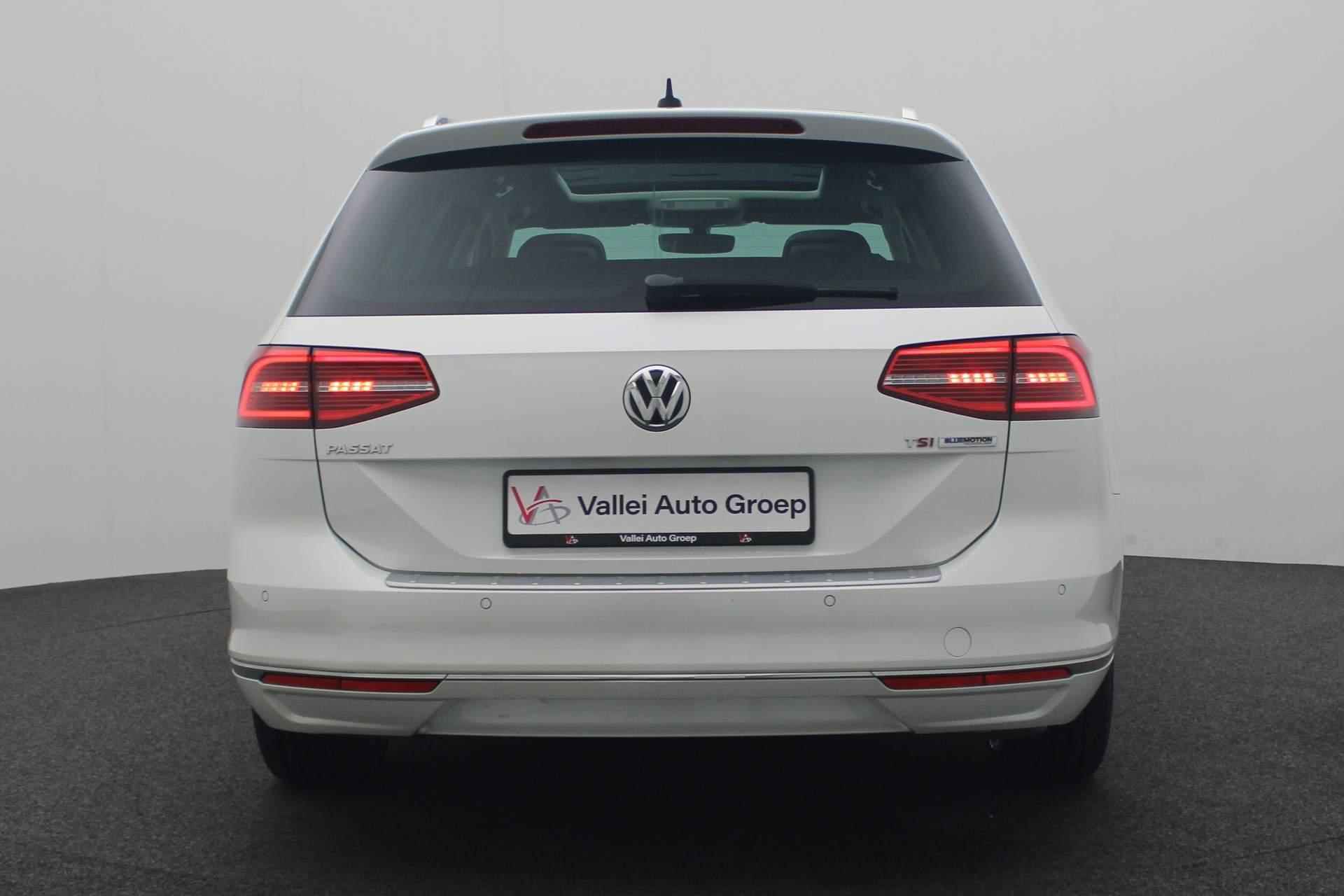 Volkswagen Passat Variant 1.4 TSI 150PK ACT Highline - Origineel NL | Pano | Navi | Leder/alcantara | ACC | Clima | 17 inch - 17/39