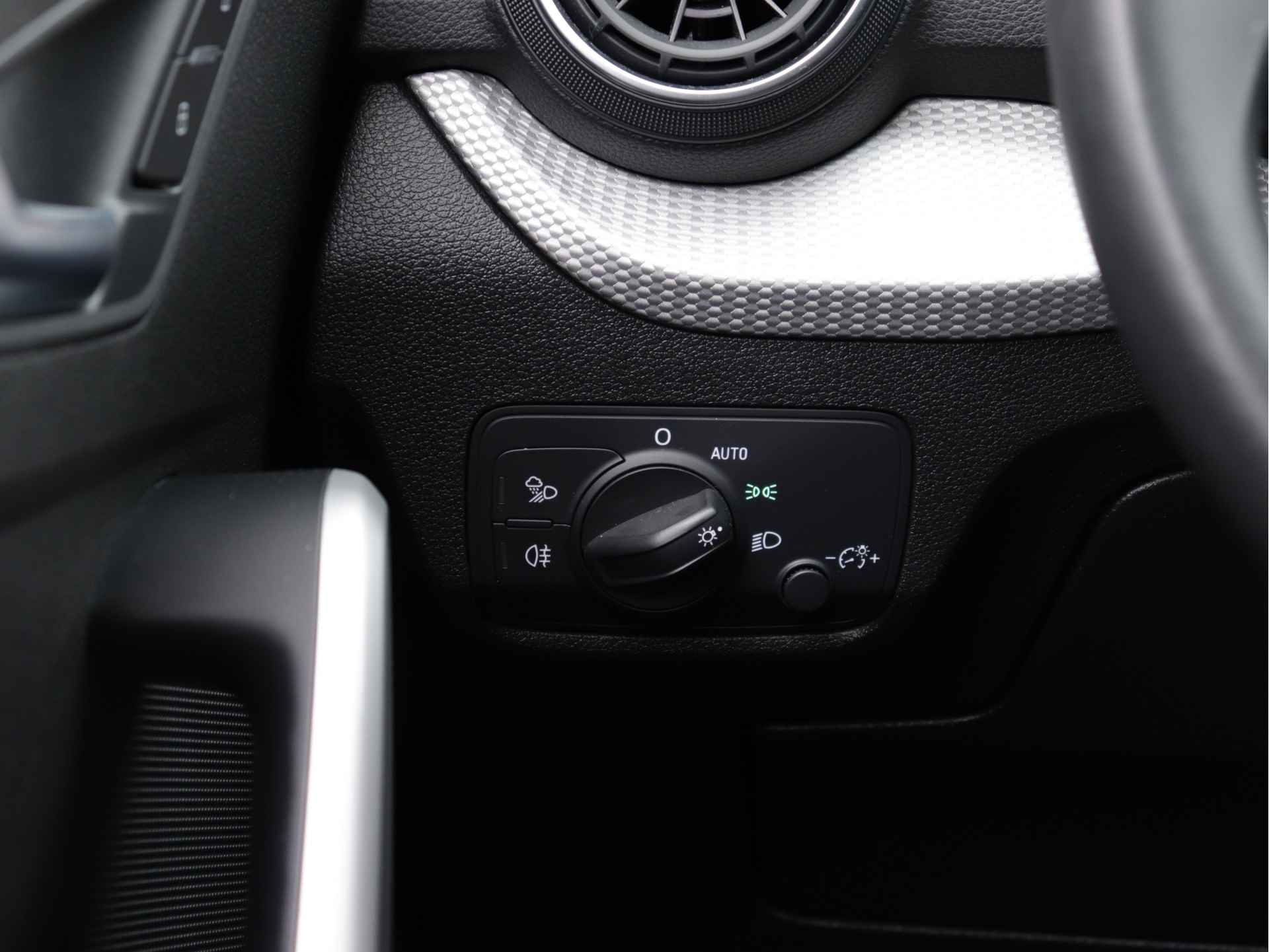 Audi Q2 30 TFSI Advanced edition 110pk | Stoelverwarming | Camera | Adaptive Cruise | Smartphone interface | - 25/37