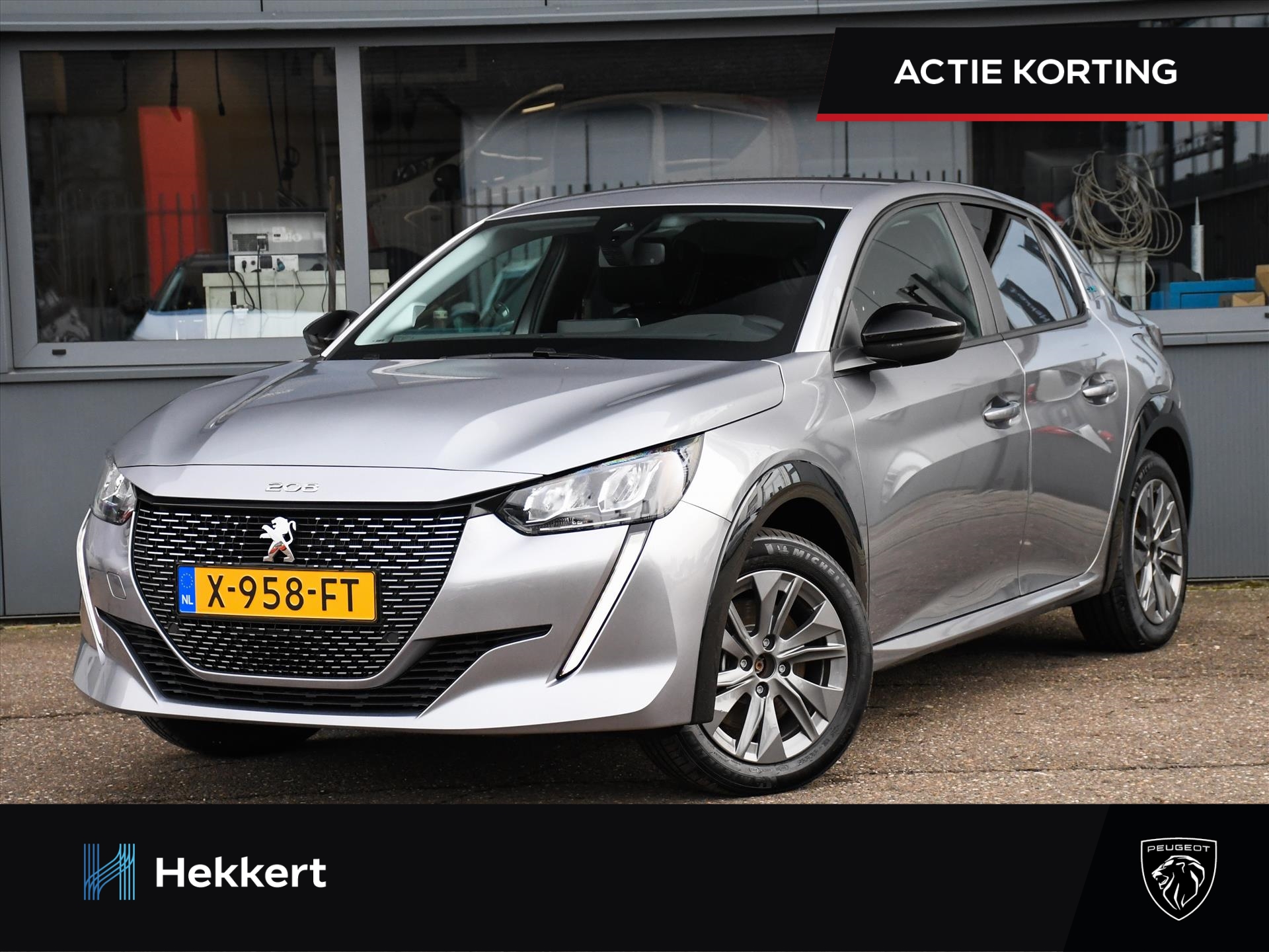 Peugeot e-208 Style 50kWh 136pk Automaat NAVI | CRUISE | CLIMA | 16''LM | PDC + CAMERA | DAB | USB | LANE ASSIST | PRIVACY GLASS bij viaBOVAG.nl