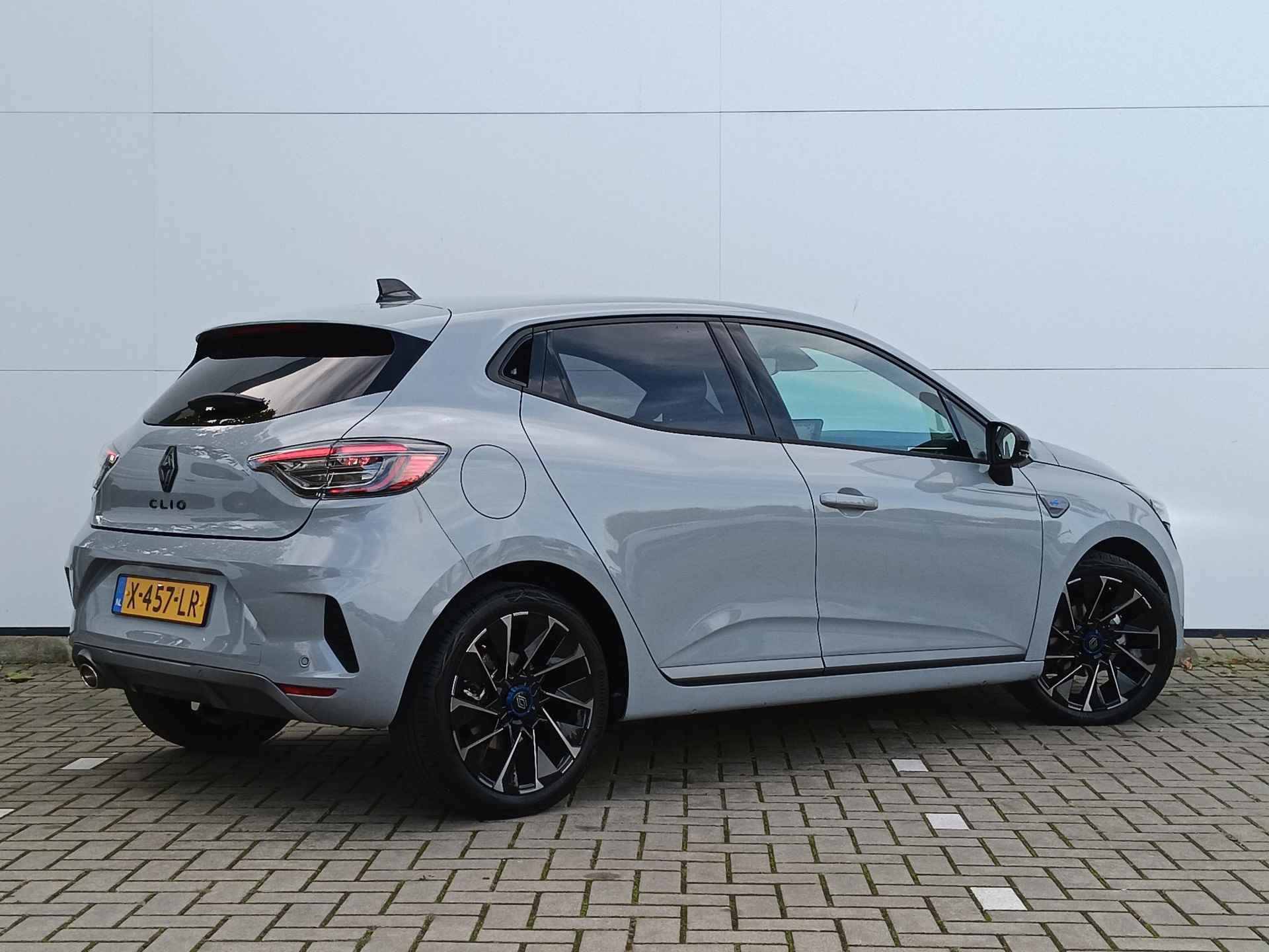 Renault Clio 1.0 TCe 90 GPF esprit Alpine Navigatie / Apple Carplay / Climate Control / LED / Parkeersensoren / Lichtmetalen Velgen / Privacy Glass - 3/42