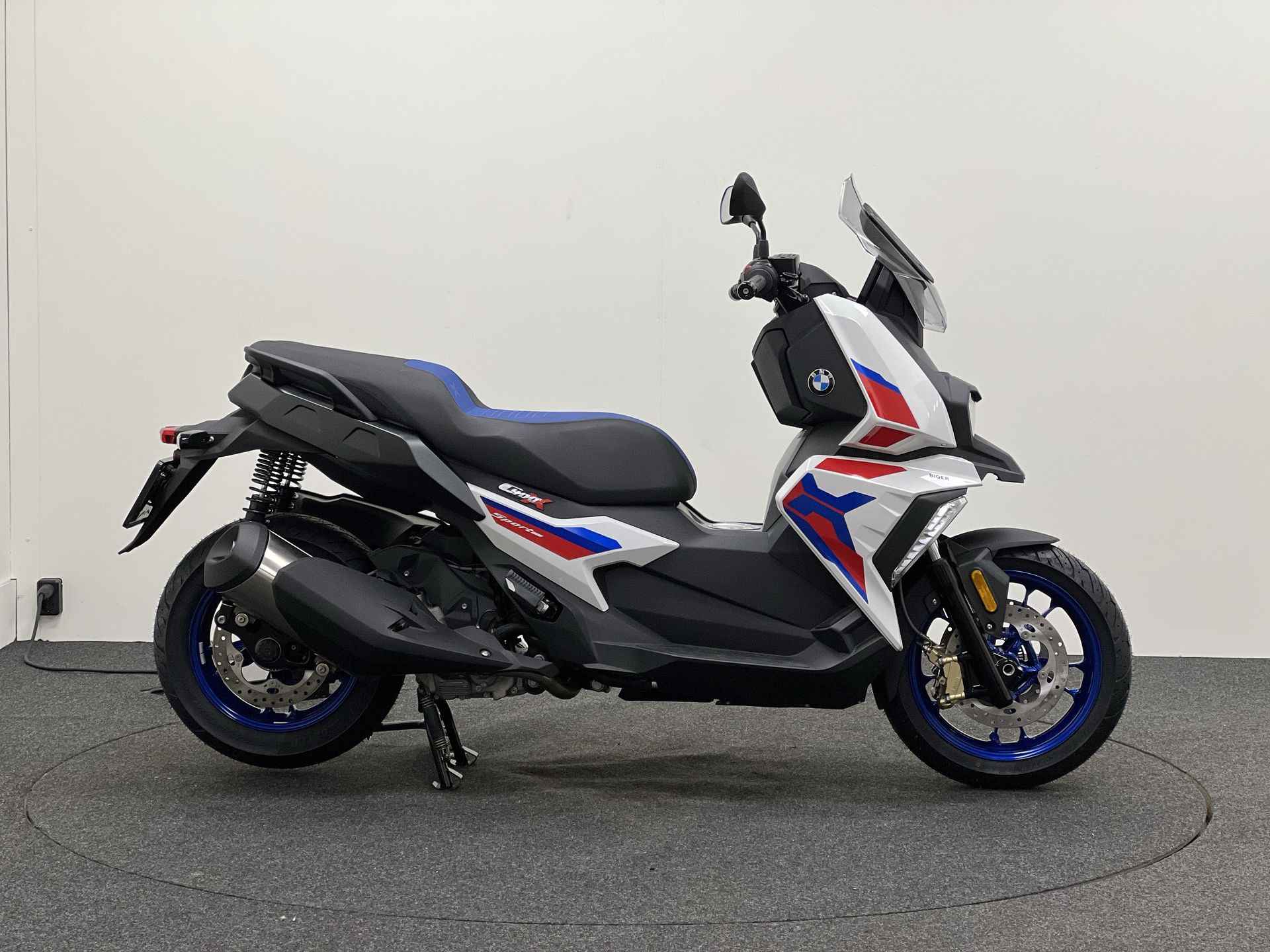 BMW C 400 X Sport kleurstelling - 2/17