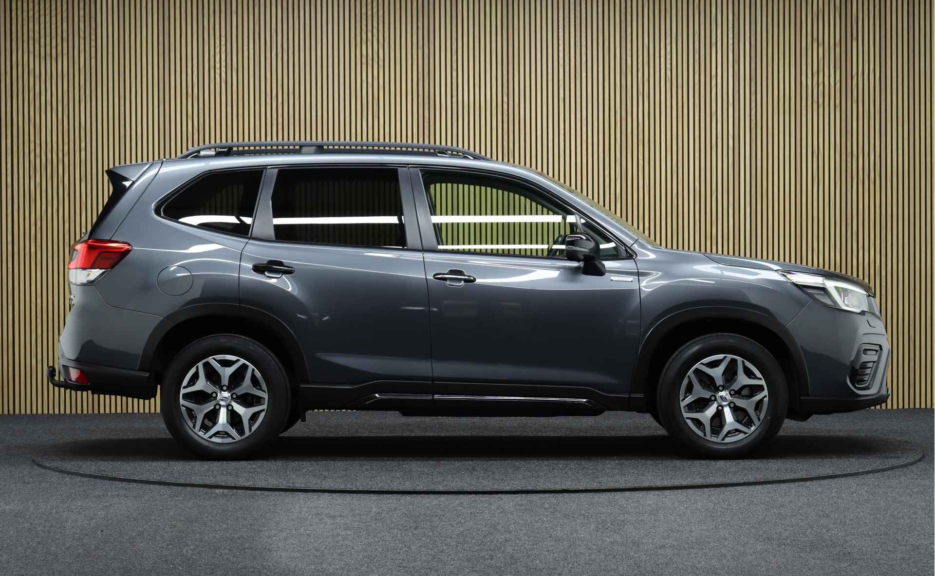 Subaru Forester 2.0i e-BOXER Luxury Black edition | Trekhaak | Maps Navigatie | Full Led | Adaptive Cruise | - 9/43