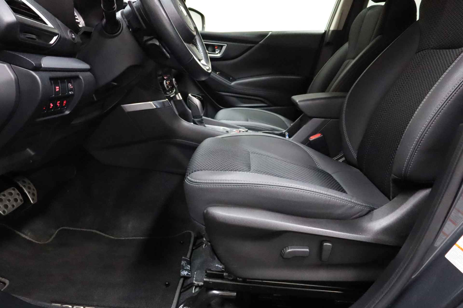 Subaru Forester 2.0i e-BOXER Luxury Black edition | Trekhaak | Maps Navigatie | Full Led | Adaptive Cruise | - 17/43