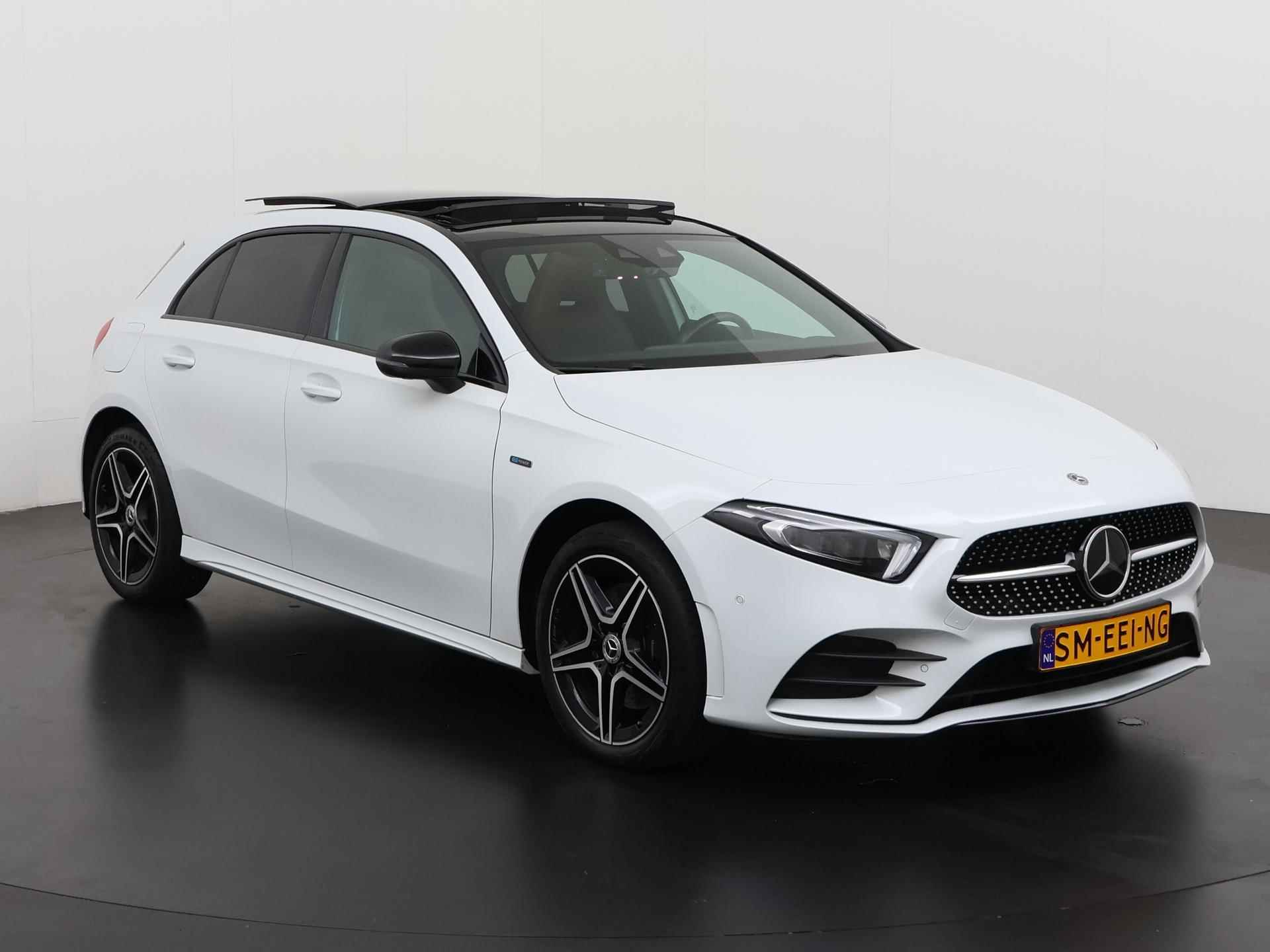 Mercedes-Benz A-klasse 250e Premium AMG Night | Panoramadak | Leder | Head-up | Adaptive cruise | Zondag open! - 30/46