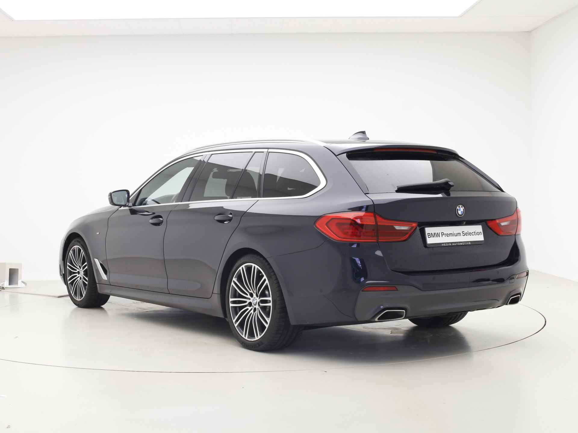 BMW 5 Serie Touring 518d M-Sport | Trekhaak | Camera | 19" | Panorama - 3/27