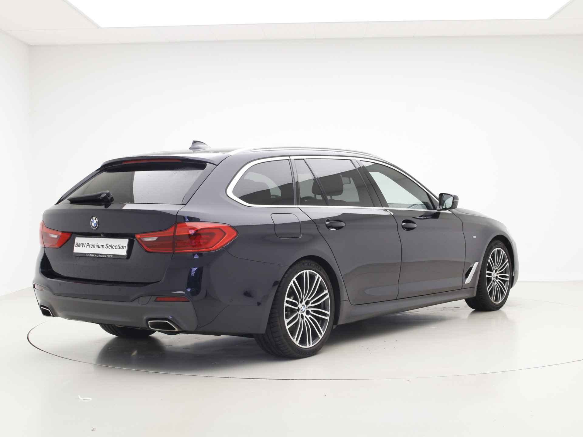 BMW 5 Serie Touring 518d M-Sport | Trekhaak | Camera | 19" | Panorama - 4/27