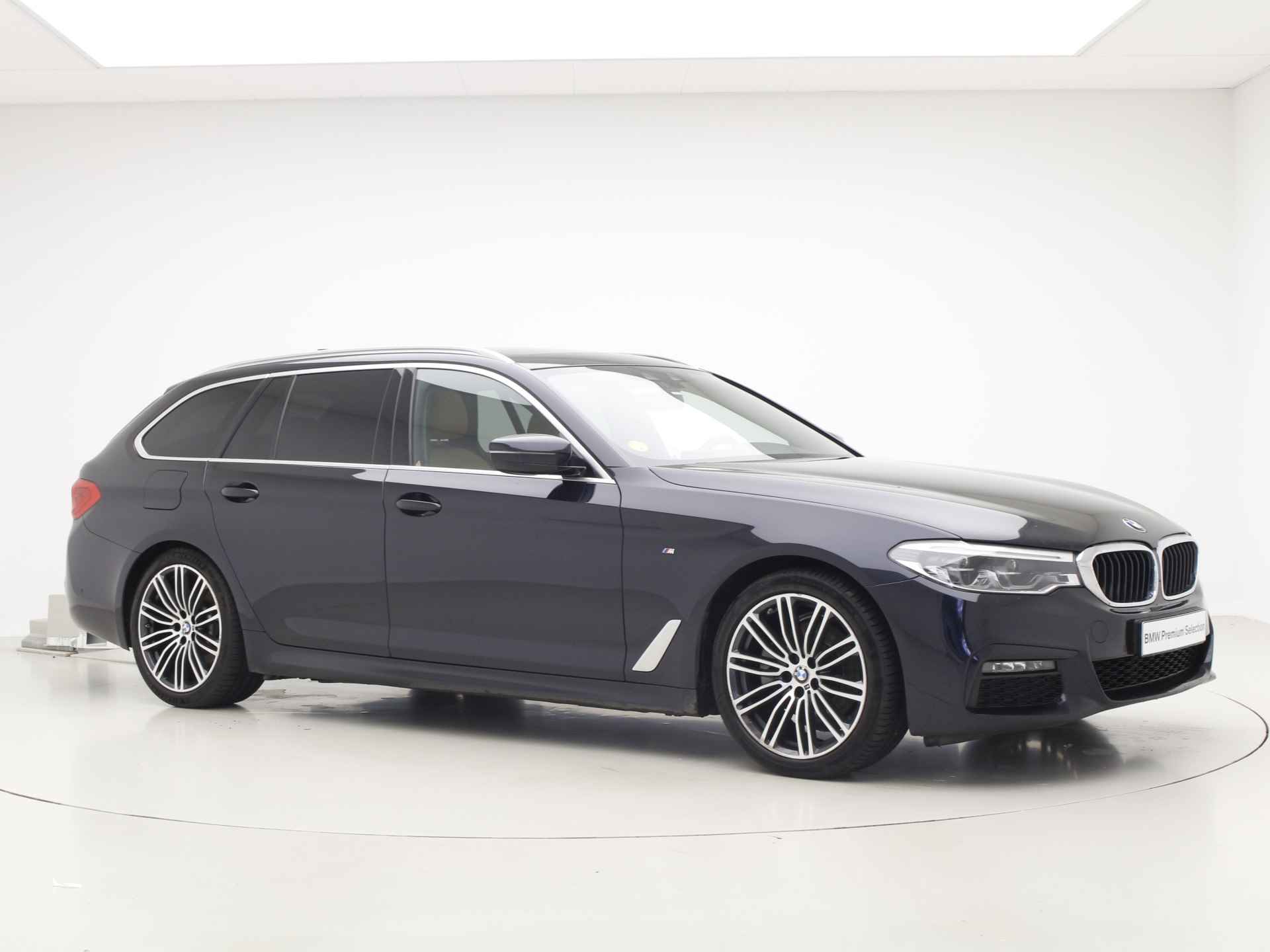 BMW 5 Serie Touring 518d M-Sport | Trekhaak | Camera | 19" | Panorama - 5/27