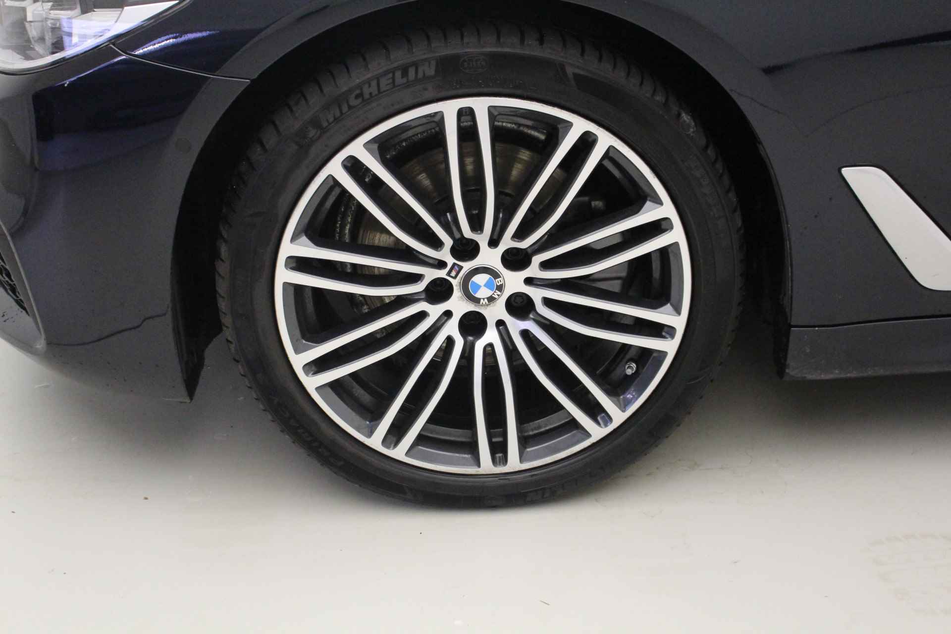 BMW 5 Serie Touring 518d M-Sport | Trekhaak | Camera | 19" | Panorama - 6/27