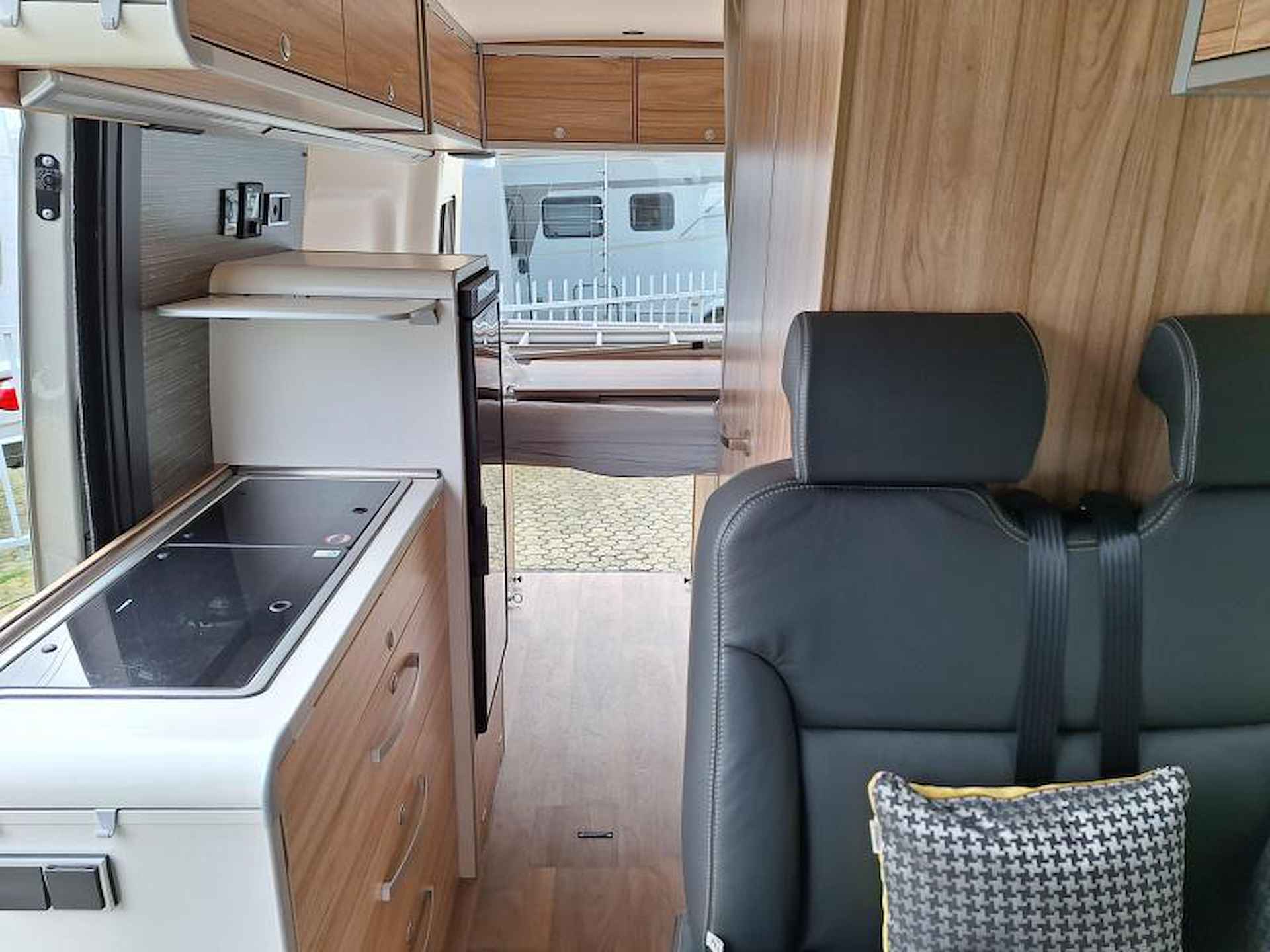 Hymer Grand Canyon S 600 - SLAAPDAK - STEINGRAU - 5/24