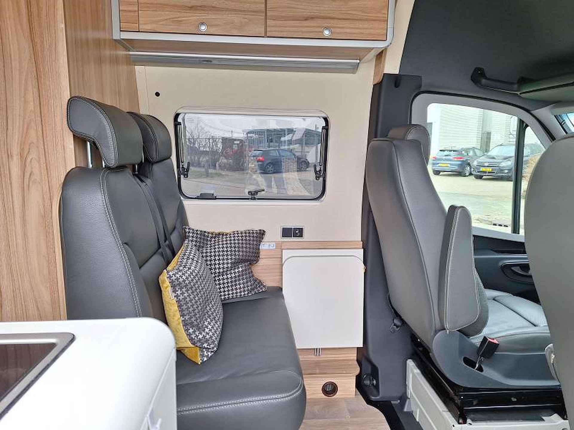 Hymer Grand Canyon S 600 - SLAAPDAK - STEINGRAU - 6/24