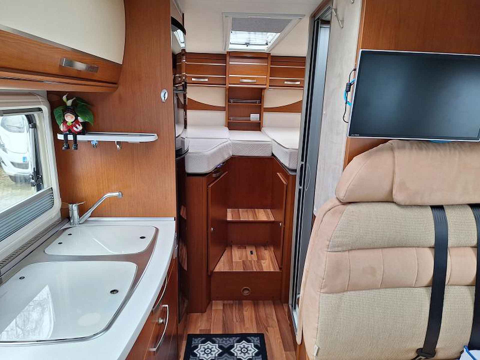 Hymer Exsis-I 578 2 APARTE BEDDEN - 5/17