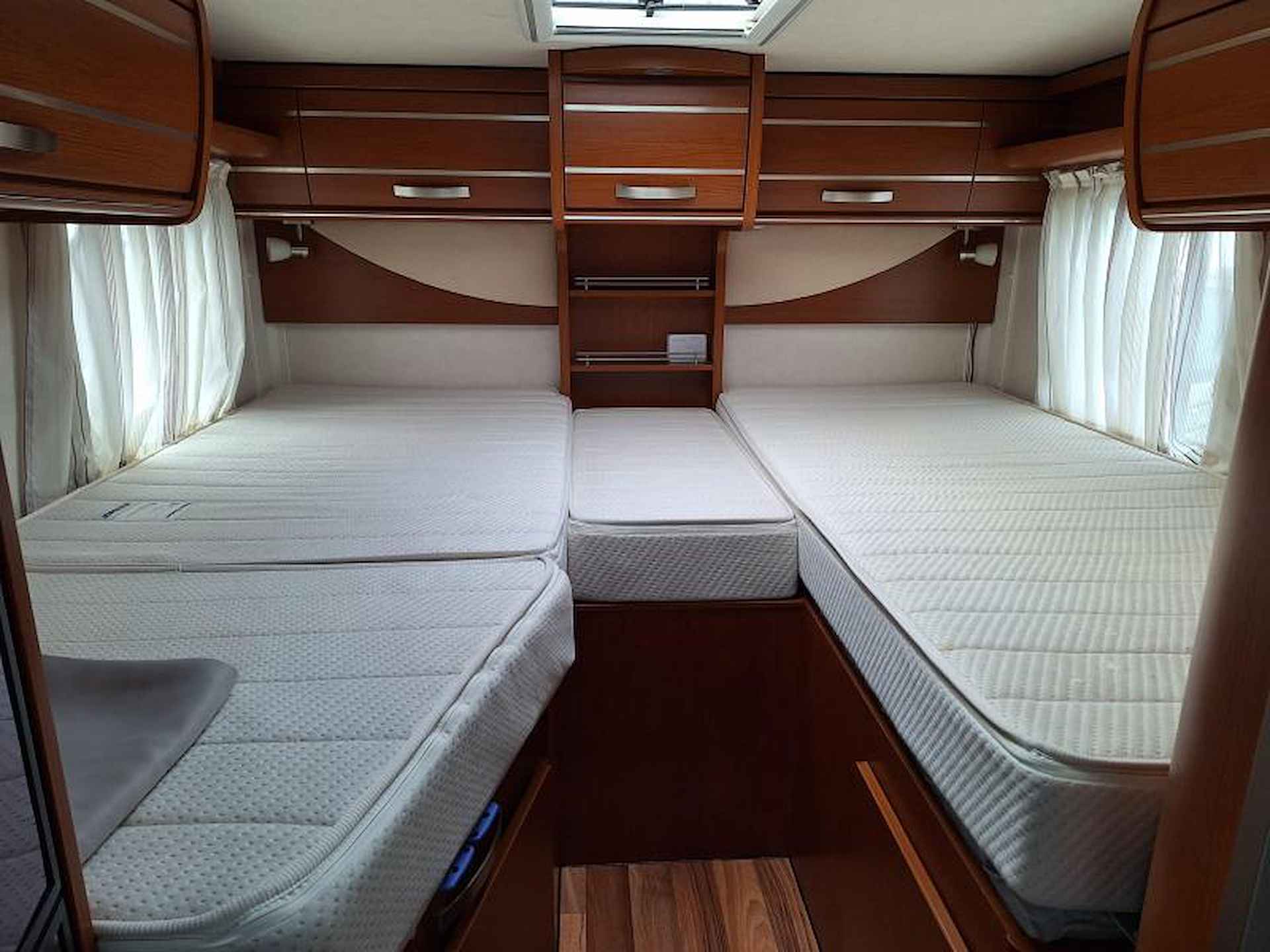 Hymer Exsis-I 578 - 2 APARTE BEDDEN - 6/17