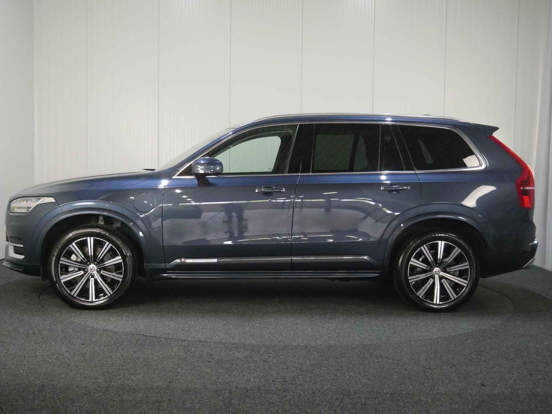 Volvo XC90 T8 Automaat Recharge AWD Inscription Volvo XC90 T8 Recharge AUT8 391PK AWD Inscription Harman/Kardon Premium Geluidssysteem, Panoramisch Schuif-/Kanteldak, Adaptieve Cruise Control Met Pilot Assist, draadloze telefoonlader, Verwarmbare Voorstoelen, Stuurwielverwarming, Verwarmbare Achterbank, Keyless Entry, Elektrisch Bedienbare Achterklep Met Sensorbediening - 3/51