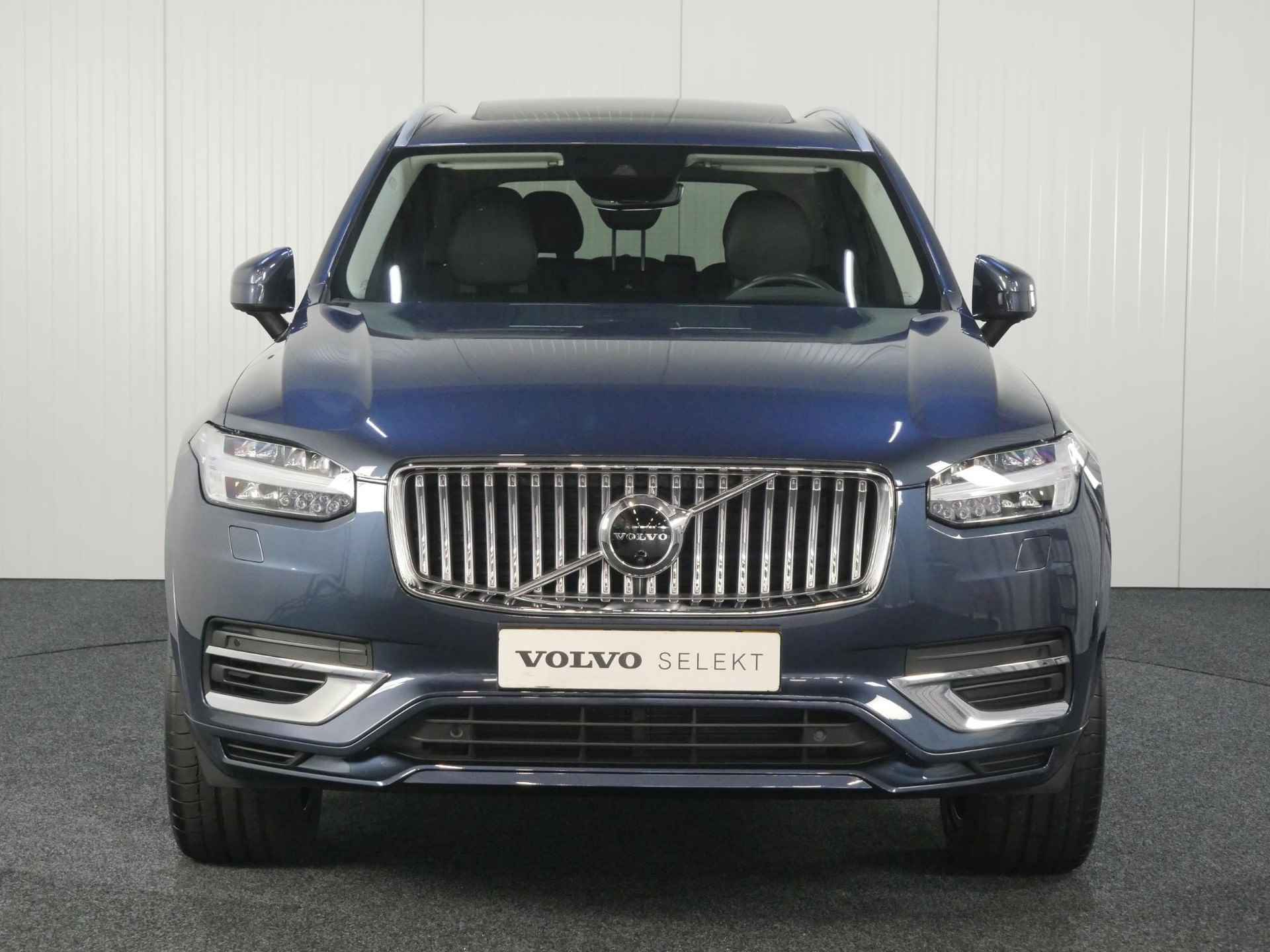 Volvo XC90 T8 Automaat Recharge AWD Inscription Volvo XC90 T8 Recharge AUT8 391PK AWD Inscription Harman/Kardon Premium Geluidssysteem, Panoramisch Schuif-/Kanteldak, Adaptieve Cruise Control Met Pilot Assist, draadloze telefoonlader, Verwarmbare Voorstoelen, Stuurwielverwarming, Verwarmbare Achterbank, Keyless Entry, Elektrisch Bedienbare Achterklep Met Sensorbediening - 9/51