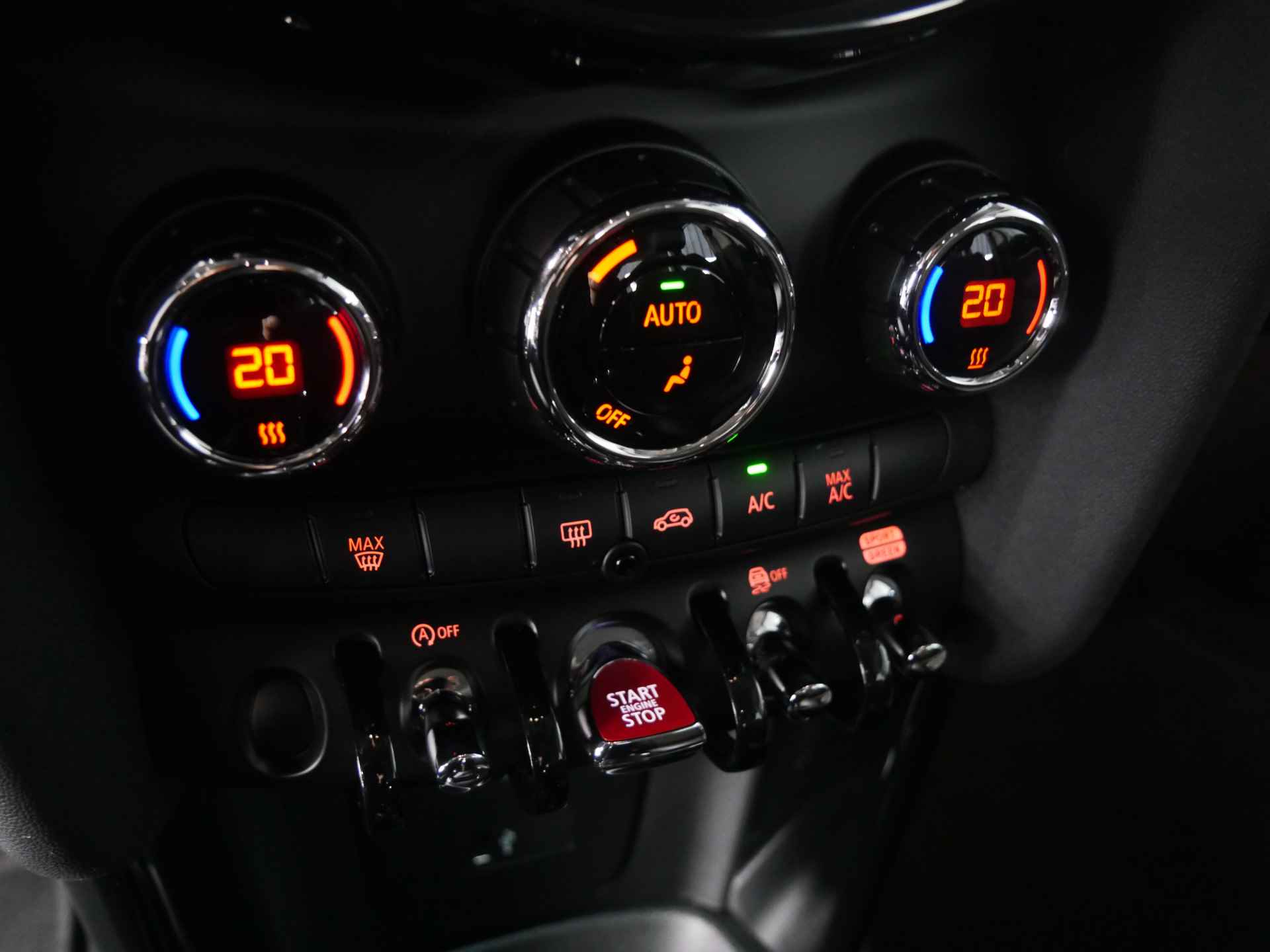MINI Hatchback Cooper Classic Automaat / Sportstoelen / Cruise Control / LED / PDC achter / Navigatie / Airconditioning / Multifunctioneel stuurwiel - 17/27