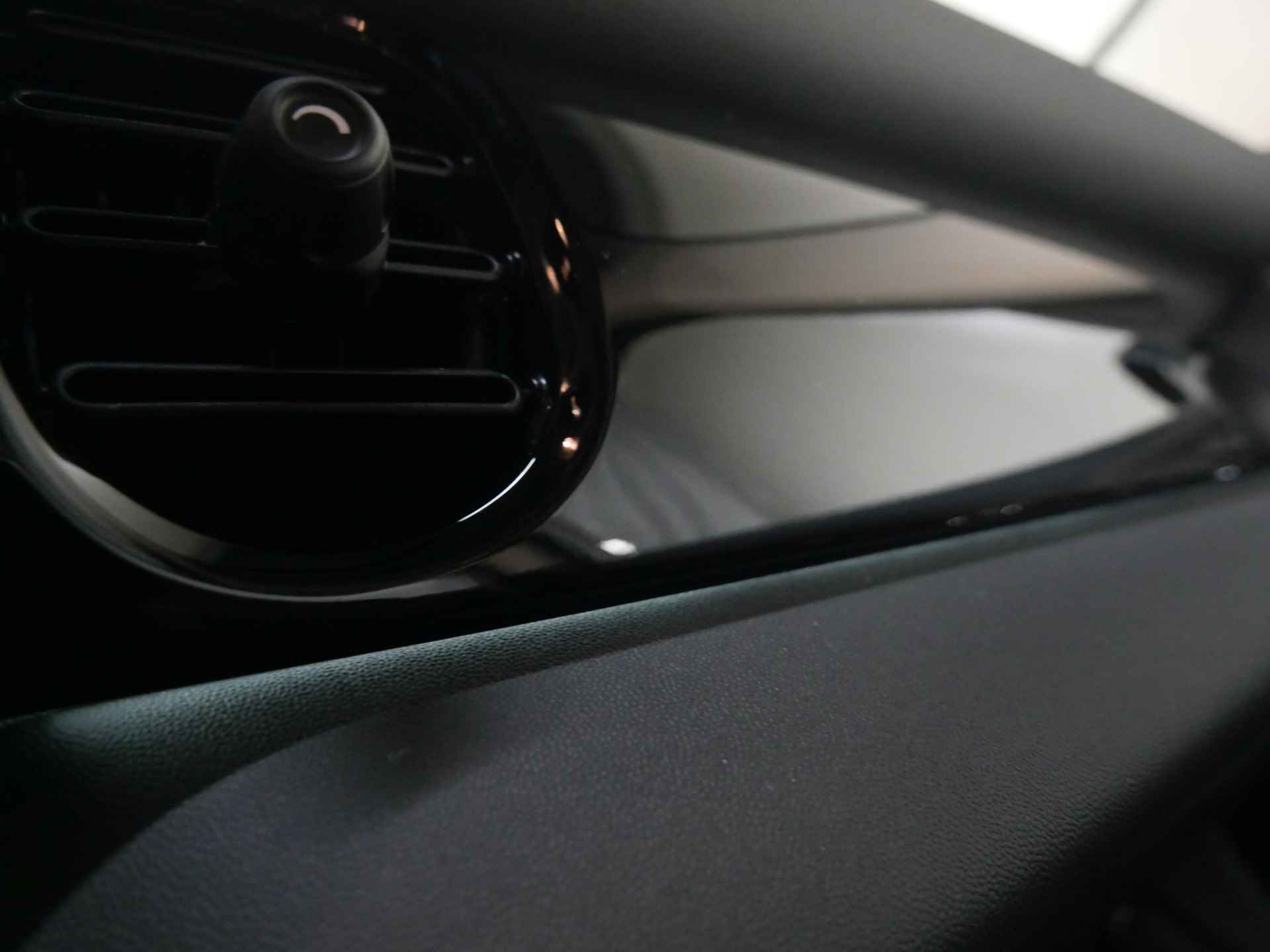 MINI Hatchback Cooper Classic Automaat / Sportstoelen / Cruise Control / LED / PDC achter / Navigatie / Airconditioning / Multifunctioneel stuurwiel - 19/27