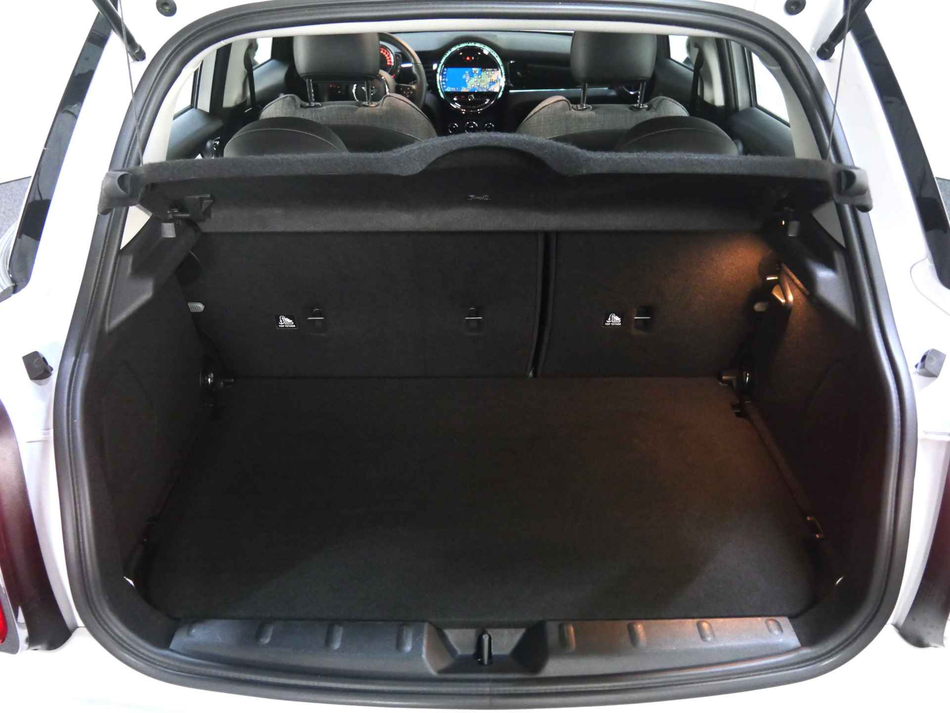 MINI Hatchback Cooper Classic Automaat / Sportstoelen / Cruise Control / LED / PDC achter / Navigatie / Airconditioning / Multifunctioneel stuurwiel - 26/27