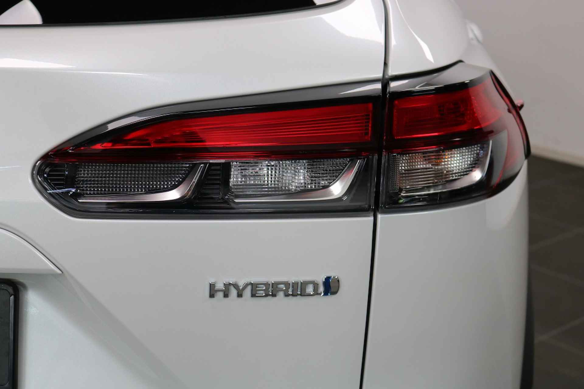Toyota Corolla Cross 2.0 HP Hybrid Executive - 30/33