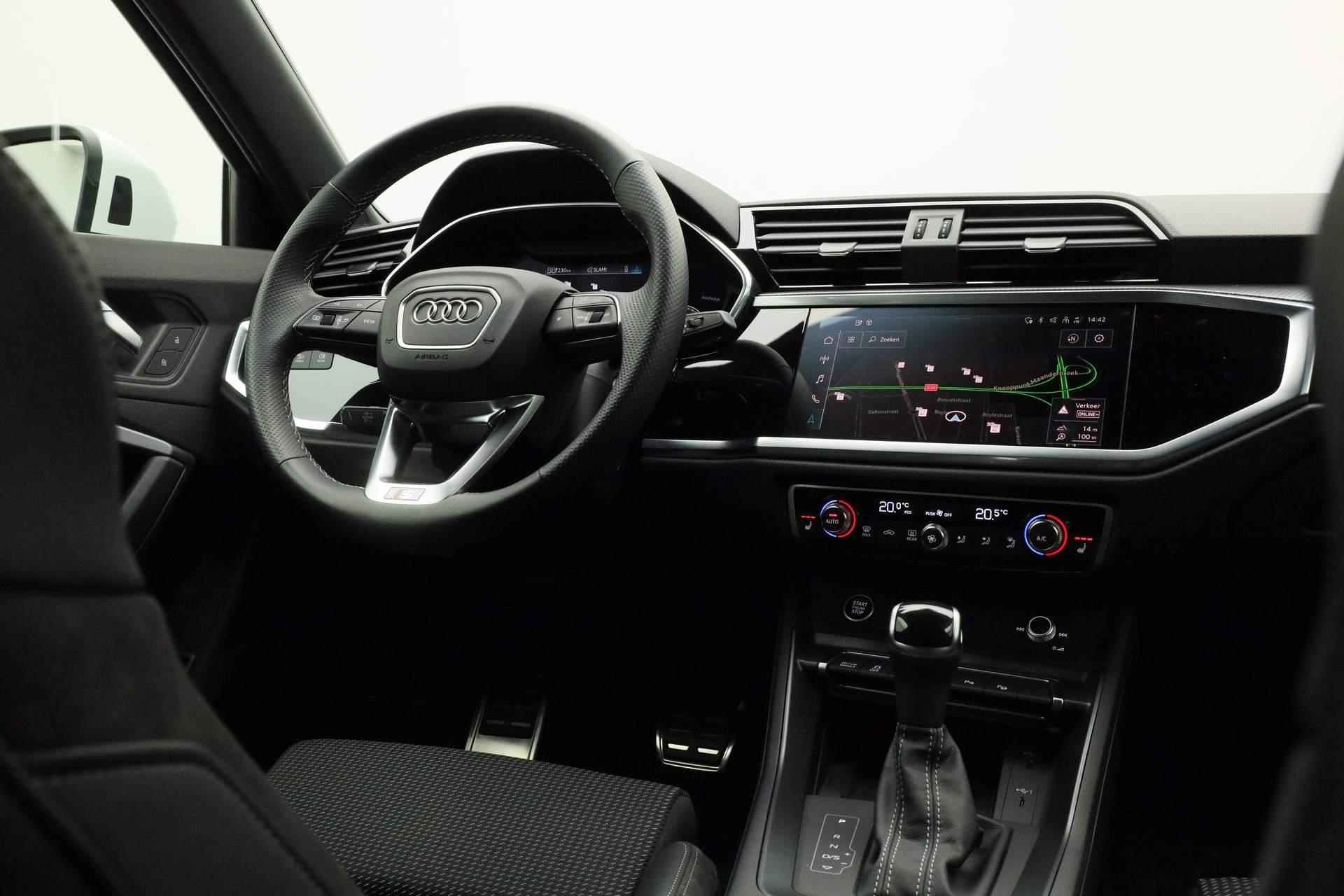 Audi Q3 45 TFSI e 245PK S-tronic S edition | Pano | Matrix LED | Navi | Keyless | Camera | Stoelverwarming - 32/48