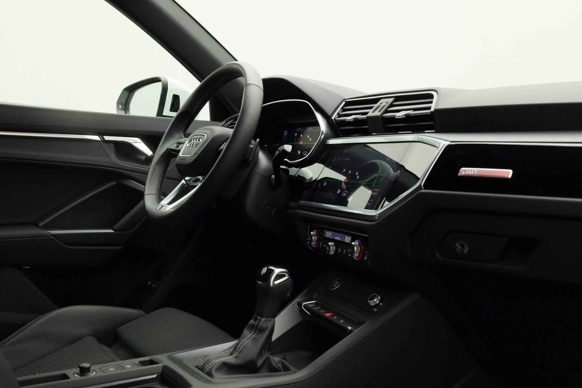 Audi Q3 45 TFSI e 245PK S-tronic S edition | Pano | Matrix LED | Navi | Keyless | Camera | Stoelverwarming - 44/48