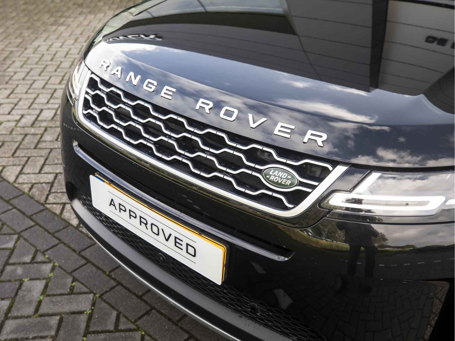 Land Rover Range Rover Evoque 2.0 D180 AWD SE | 24 maanden garantie | Trekhaak | Panoramadak | - 28/57
