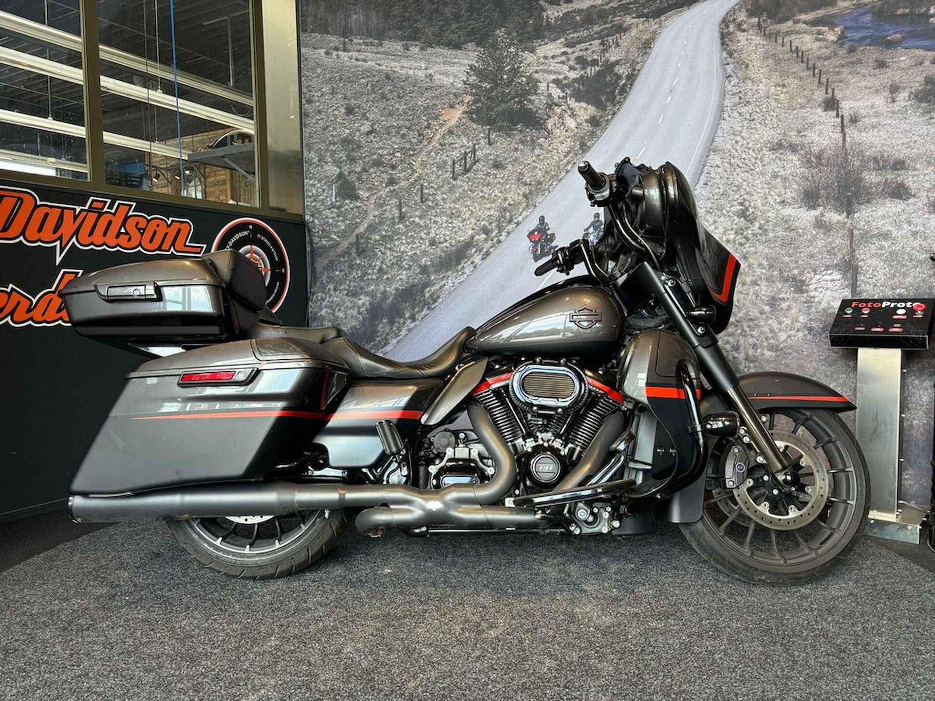 Harley-Davidson FLHXSE CVO STREET GLIDE - 2/20