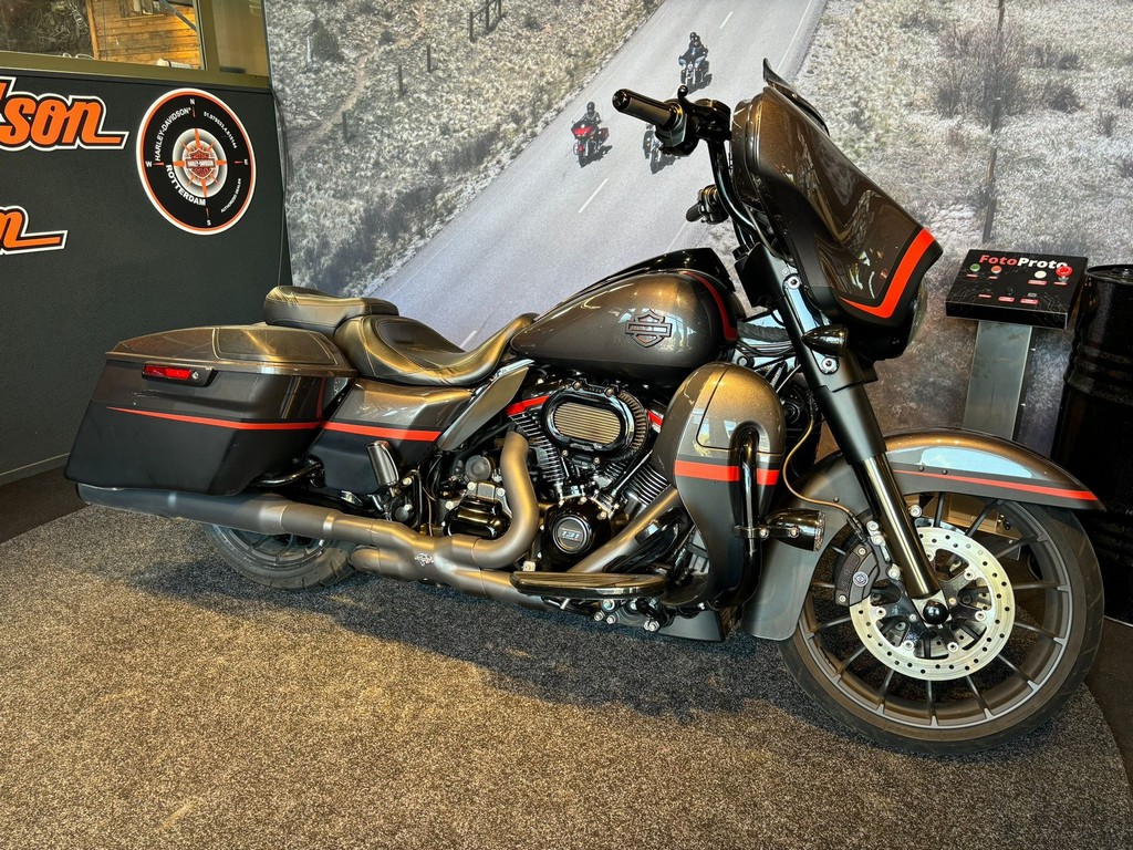 Harley-Davidson FLHXSE CVO STREET GLIDE