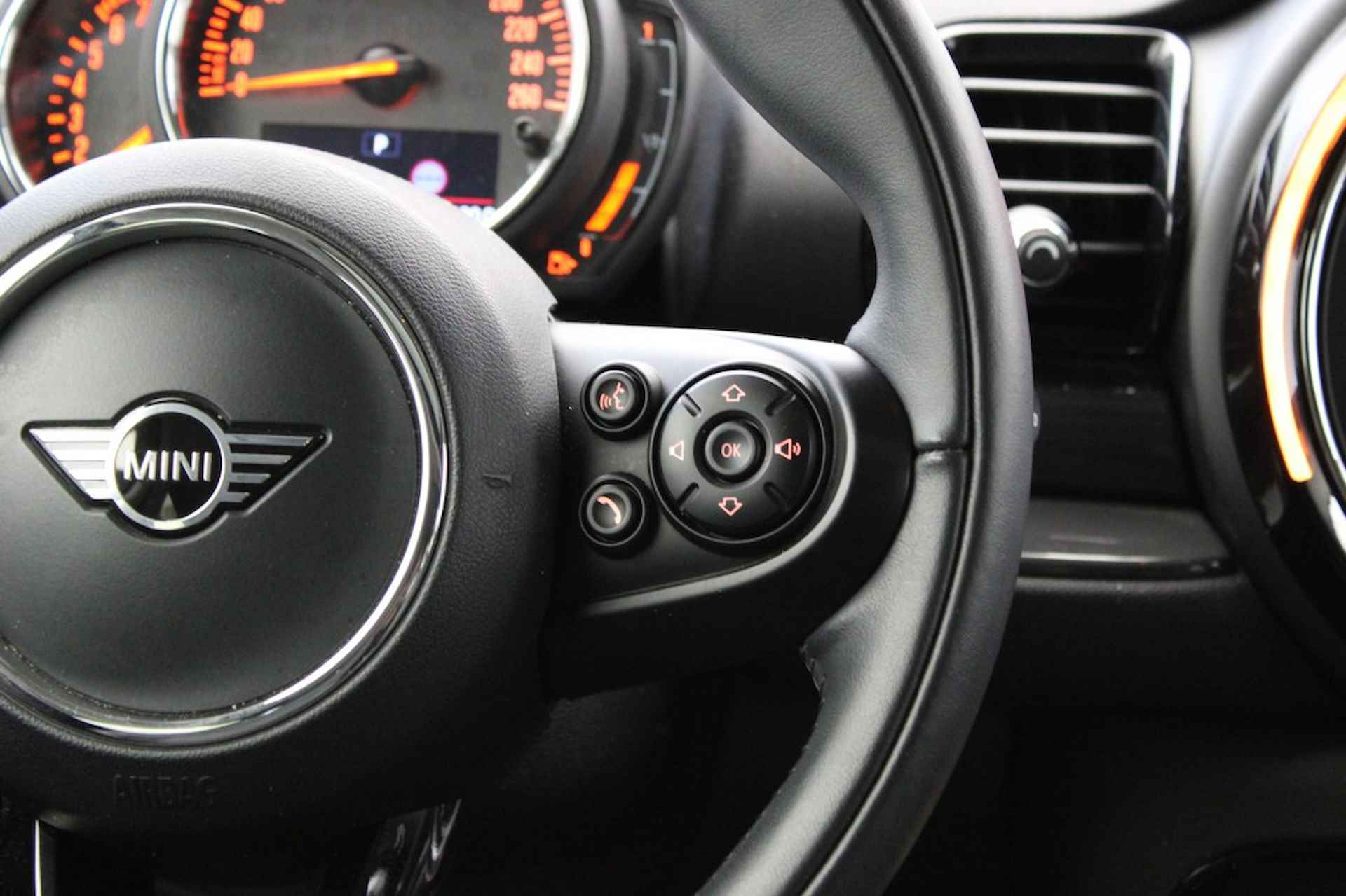 MINI Cooper Clubman 1.5 Pepper Automaat - Carplay, Panorama, Camera - 16/32