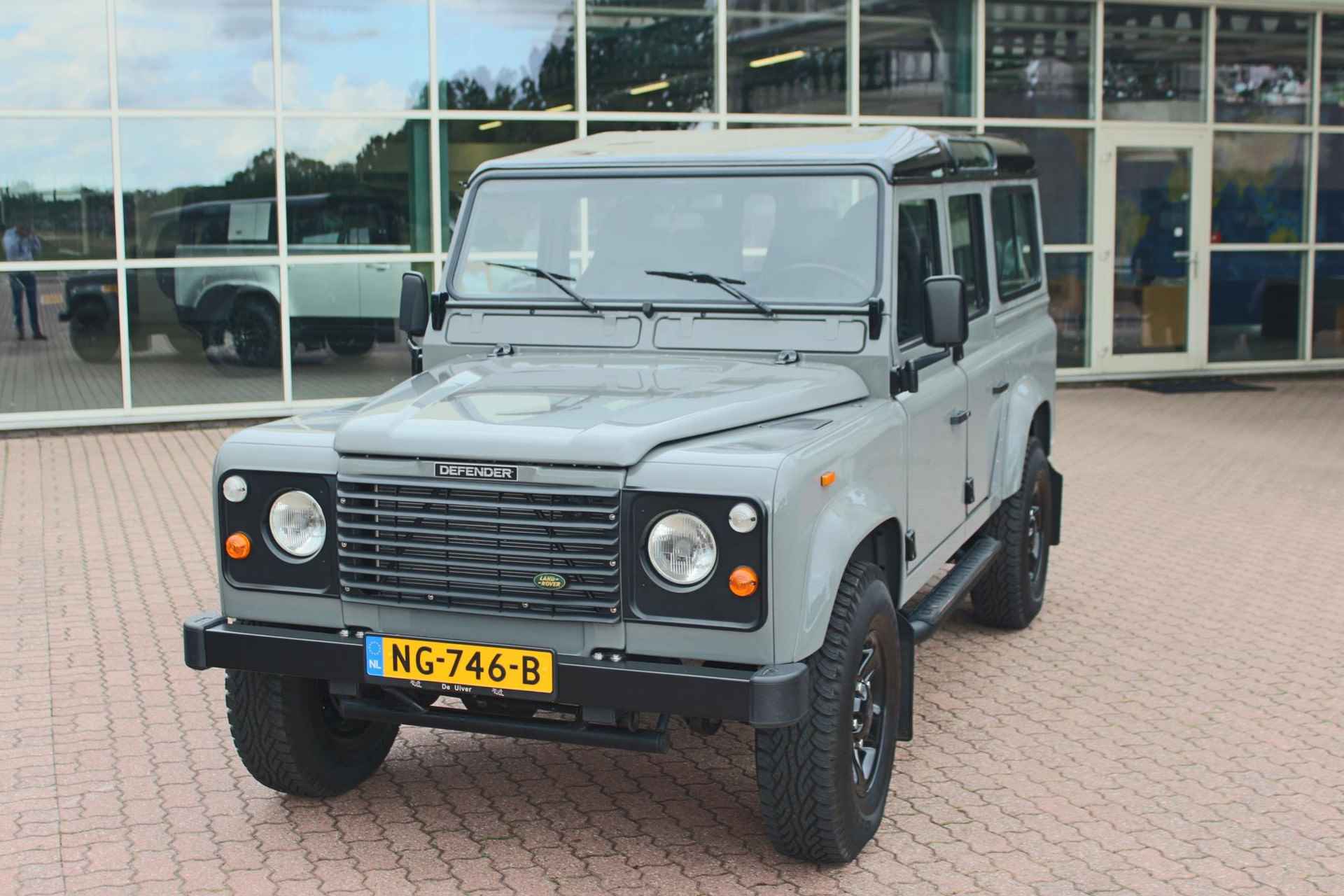 Land Rover Defender 3.5 V8 ST WGN 110 4WD "De Uiver" Special Volledig gerestaureerd/ originele km stand/  NL-kenteken met APK - 4/73