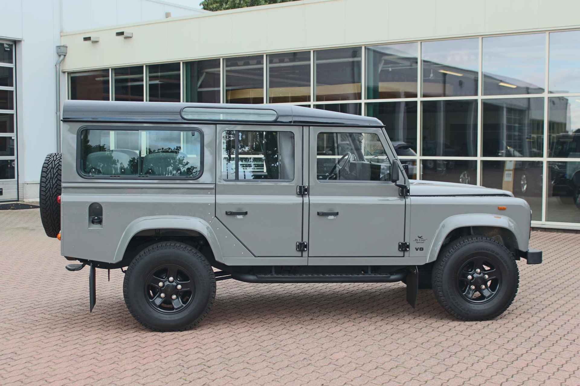 Land Rover Defender 3.5 V8 ST WGN 110 4WD "De Uiver" Special Volledig gerestaureerd/ originele km stand/  NL-kenteken met APK - 12/72