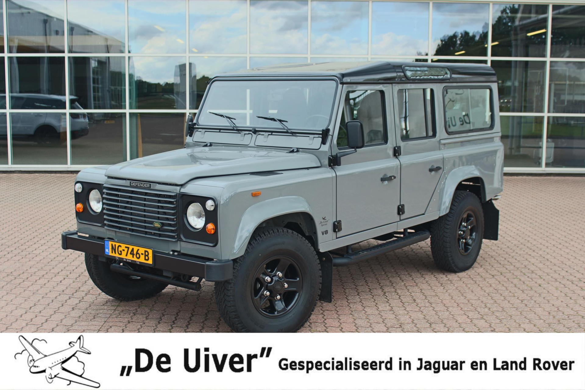 Land Rover Defender 3.5 V8 ST WGN 110 4WD "De Uiver" Special Volledig gerestaureerd/ originele km stand/  NL-kenteken met APK bij viaBOVAG.nl