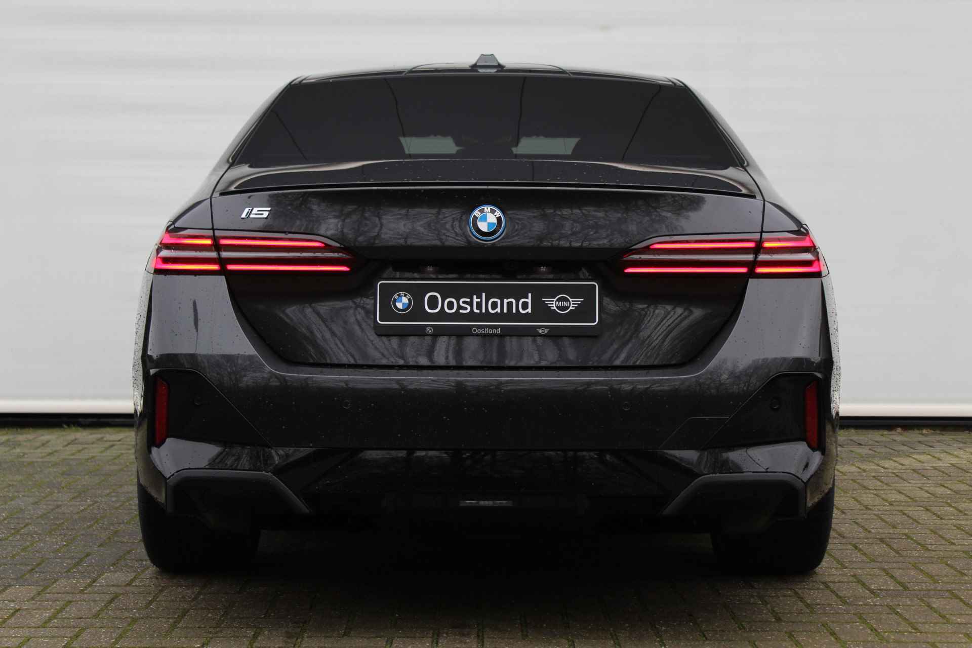 BMW i5 eDrive40 High Executive M Sport 84 kWh / Panoramadak / Parking Assistant Professional / Adaptieve LED / Stoelventilatie / Driving Assistant Professional / Comfort Access - 6/29