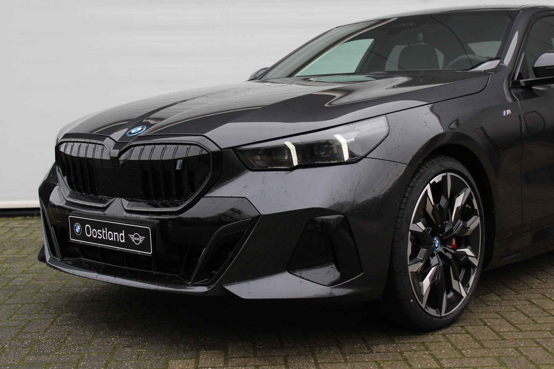 BMW i5 eDrive40 High Executive M Sport 84 kWh / Panoramadak / Parking Assistant Professional / Adaptieve LED / Stoelventilatie / Driving Assistant Professional / Comfort Access - 14/29