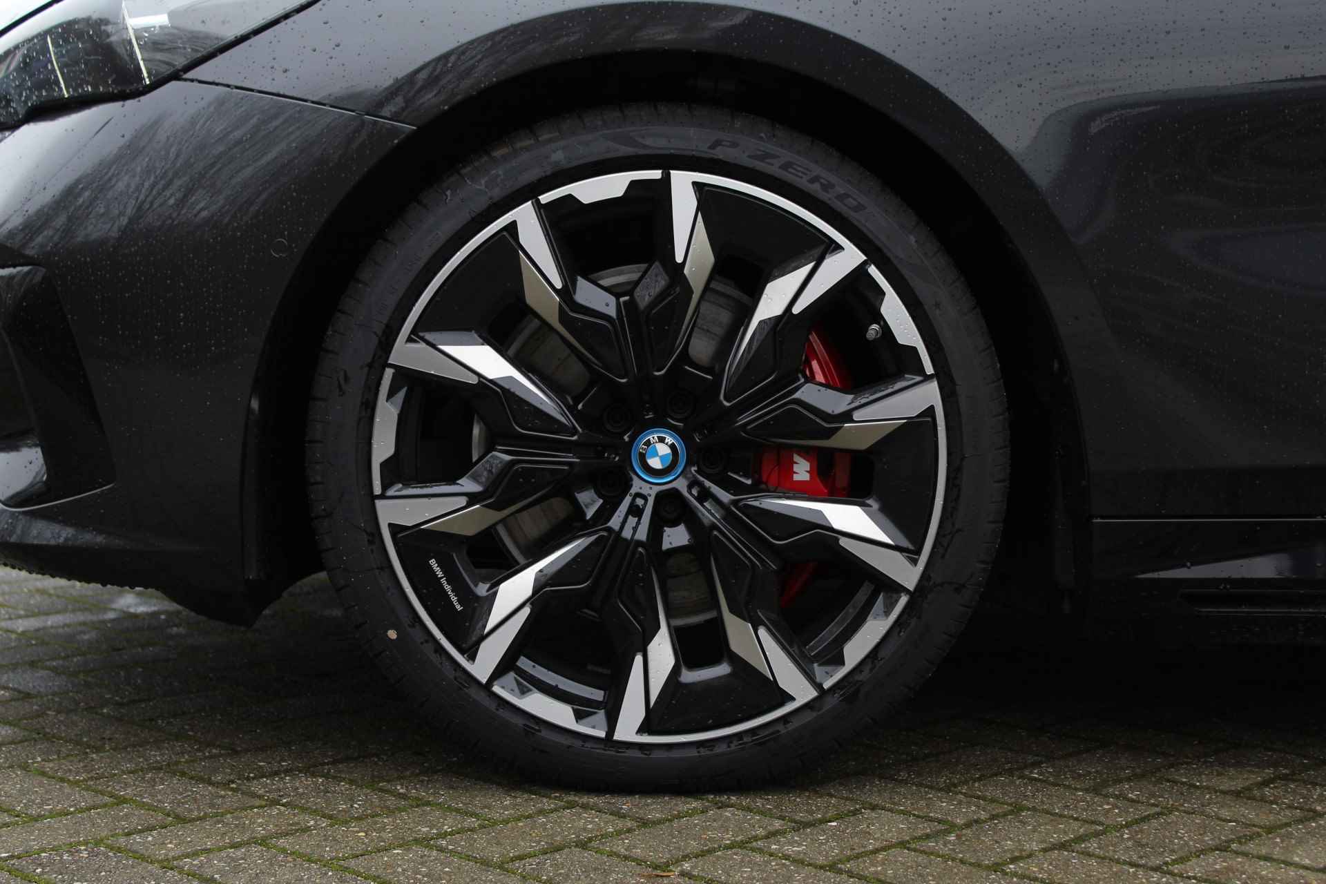 BMW i5 eDrive40 High Executive M Sport 84 kWh / Panoramadak / Parking Assistant Professional / Adaptieve LED / Stoelventilatie / Driving Assistant Professional / Comfort Access - 15/29
