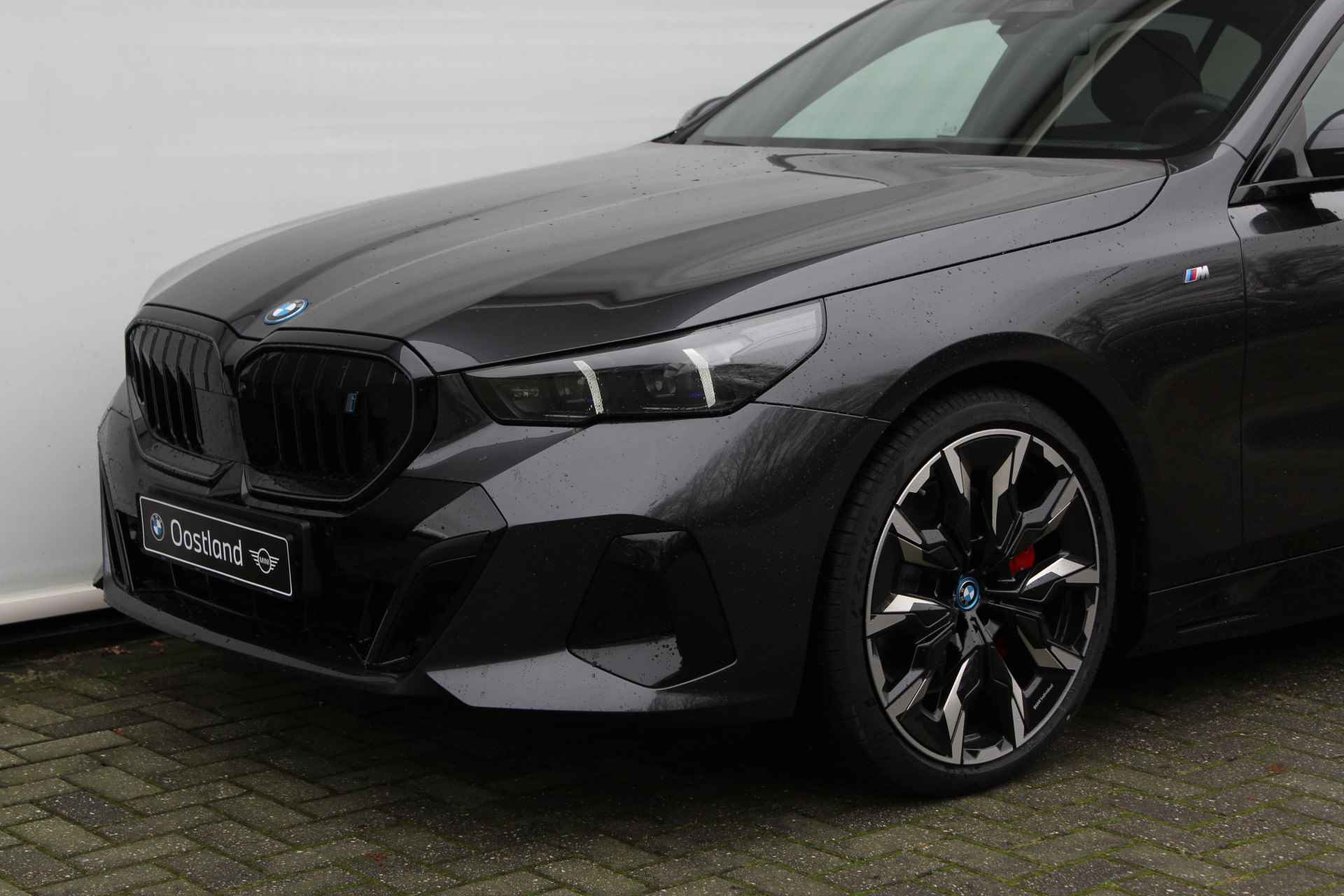 BMW i5 eDrive40 High Executive M Sport 84 kWh / Panoramadak / Parking Assistant Professional / Adaptieve LED / Stoelventilatie / Driving Assistant Professional / Comfort Access - 16/29